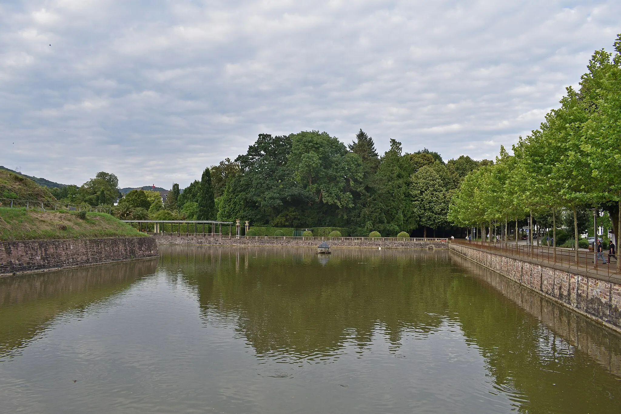 Photo showing: Castle moat (southern arm), Bad Pyrmont