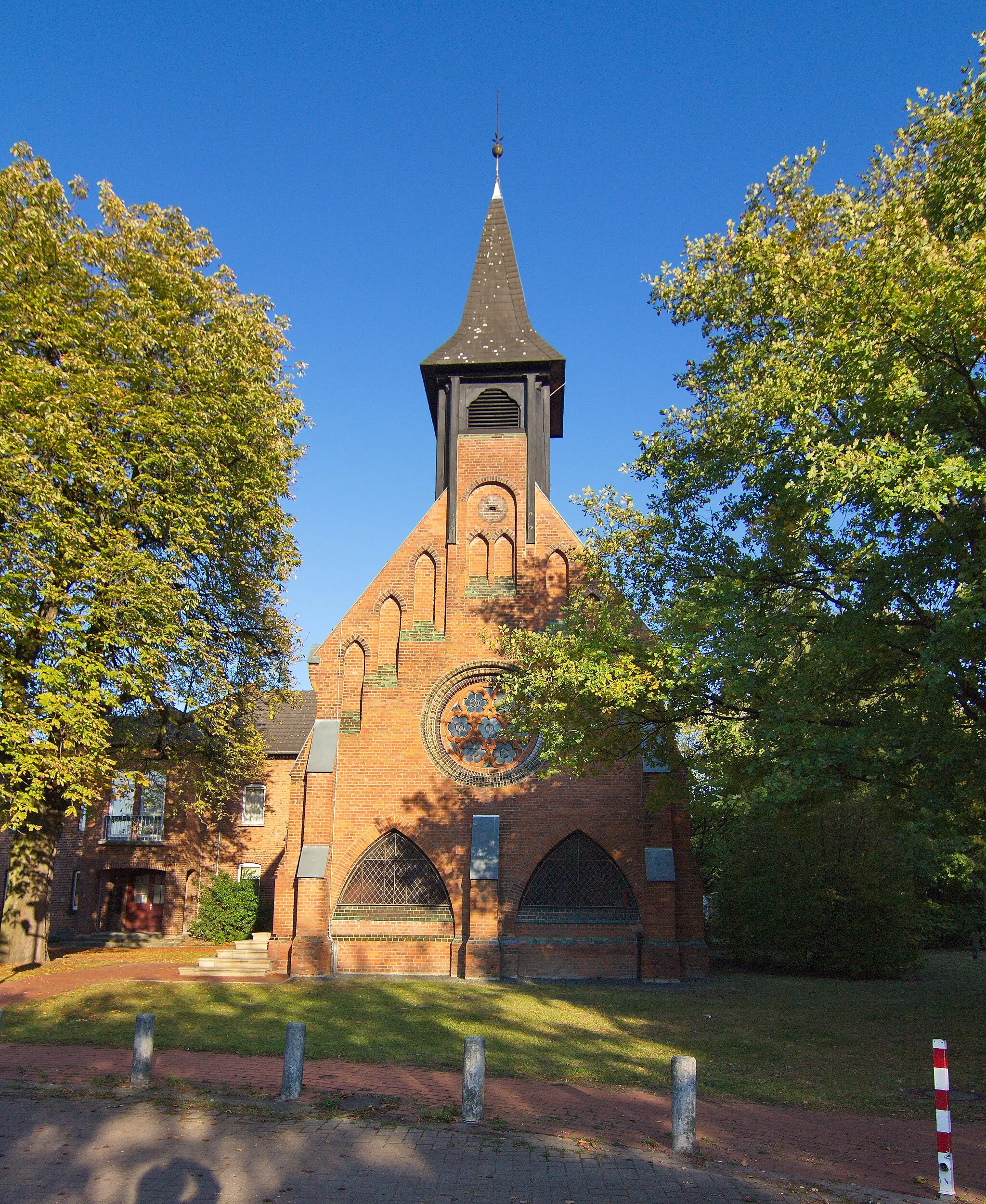 Photo showing: Baudenkmal St. Johanniskapelle, Armenhaus und ehemalige Schule an der Wülfeler Str. 5 in Bemerode (Hannover), Niedersachsen, Deutschland