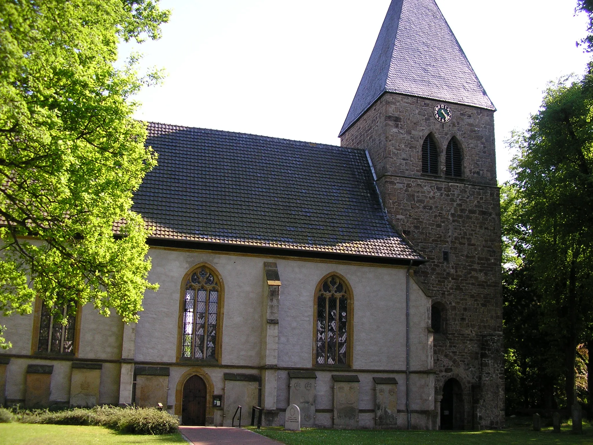 Photo showing: Church in town of Kirchlengern, District of Herford, North Rhine-Westphalia, Germany.