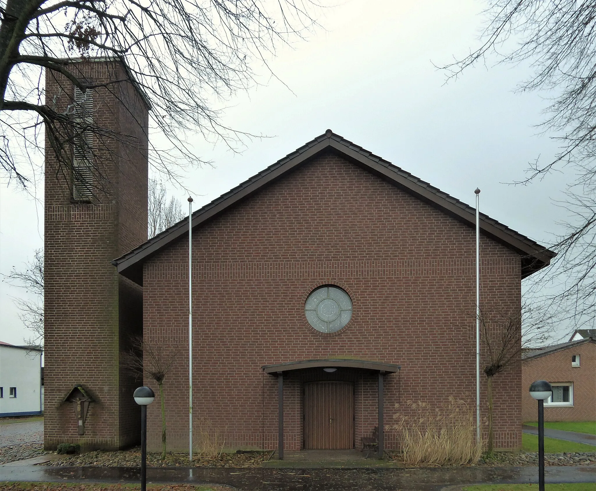 Photo showing: St. Canisius und St. Xaverius (Stift Quernheim)