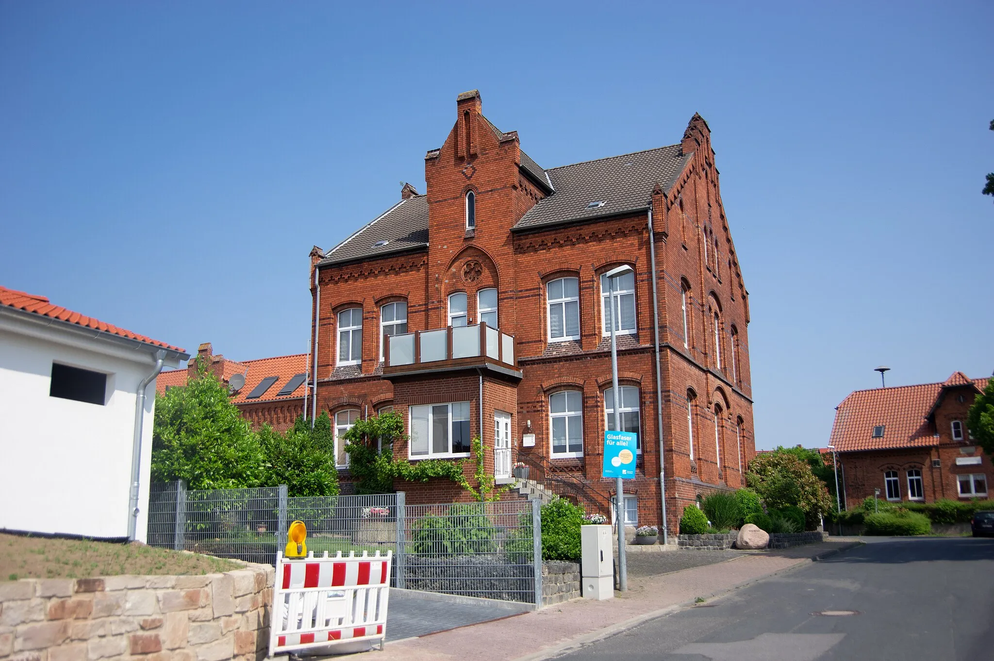 Photo showing: Sarstedt, Ortsteil Grödingen in Niedersachsen. Das Gebäude, Adresse befindet sich im Namen, steht unter Denkmalschutz.