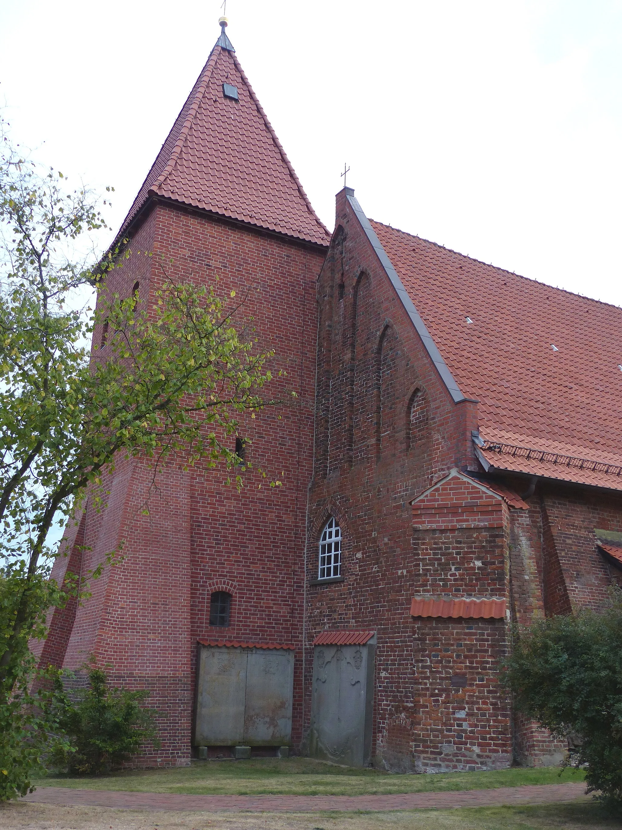 Photo showing: Westgiebel der Johanneskirche in Drakenburg von Süden