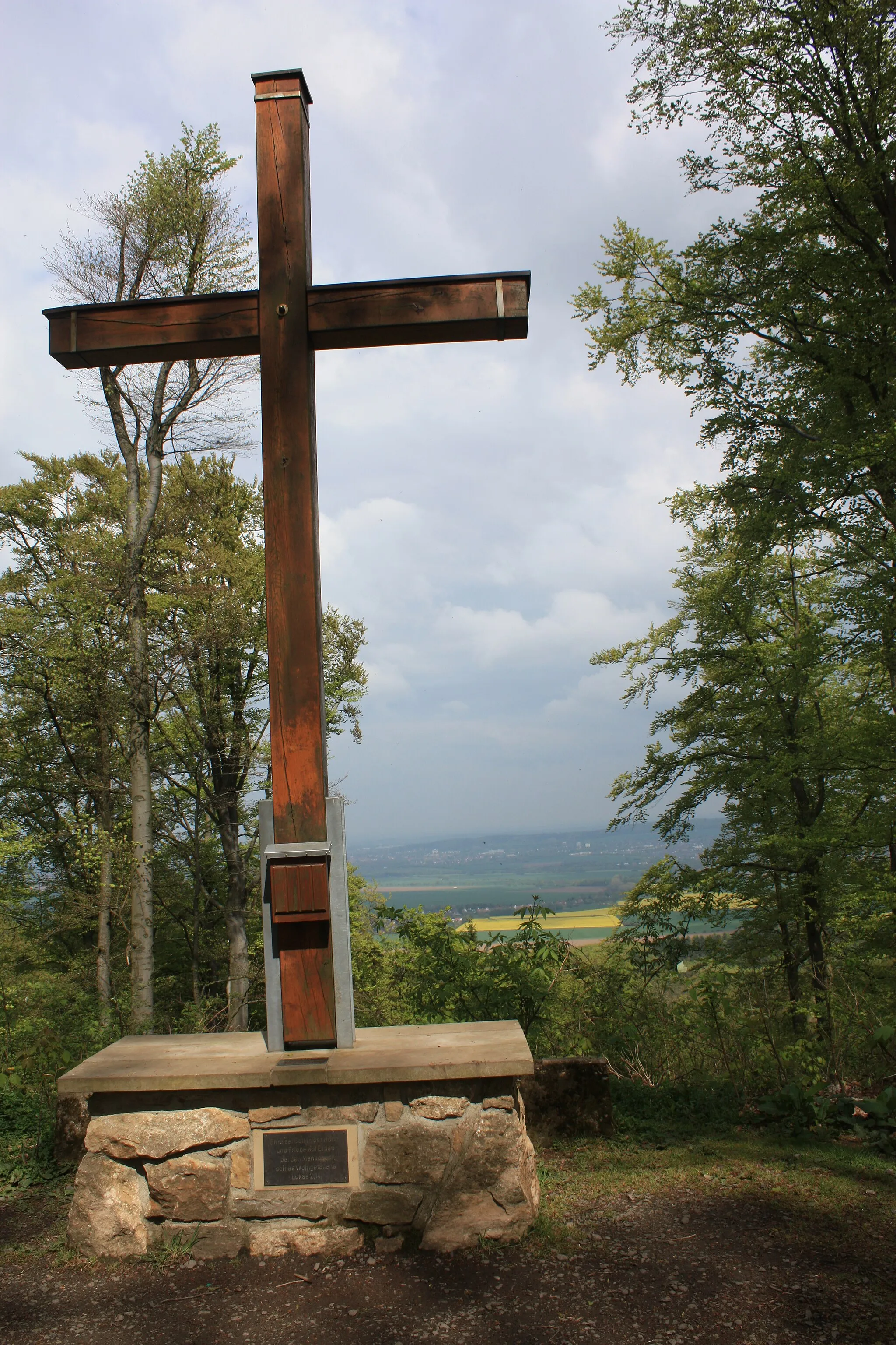 Photo showing: Holzkreuz auf dem Tosmarberg