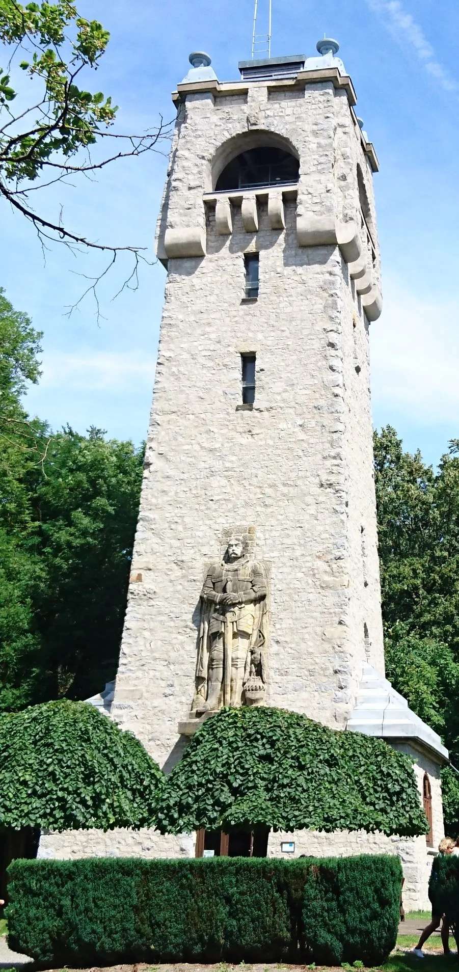 Photo showing: Vorderseite des Bismarckturms in Bad Pyrmont