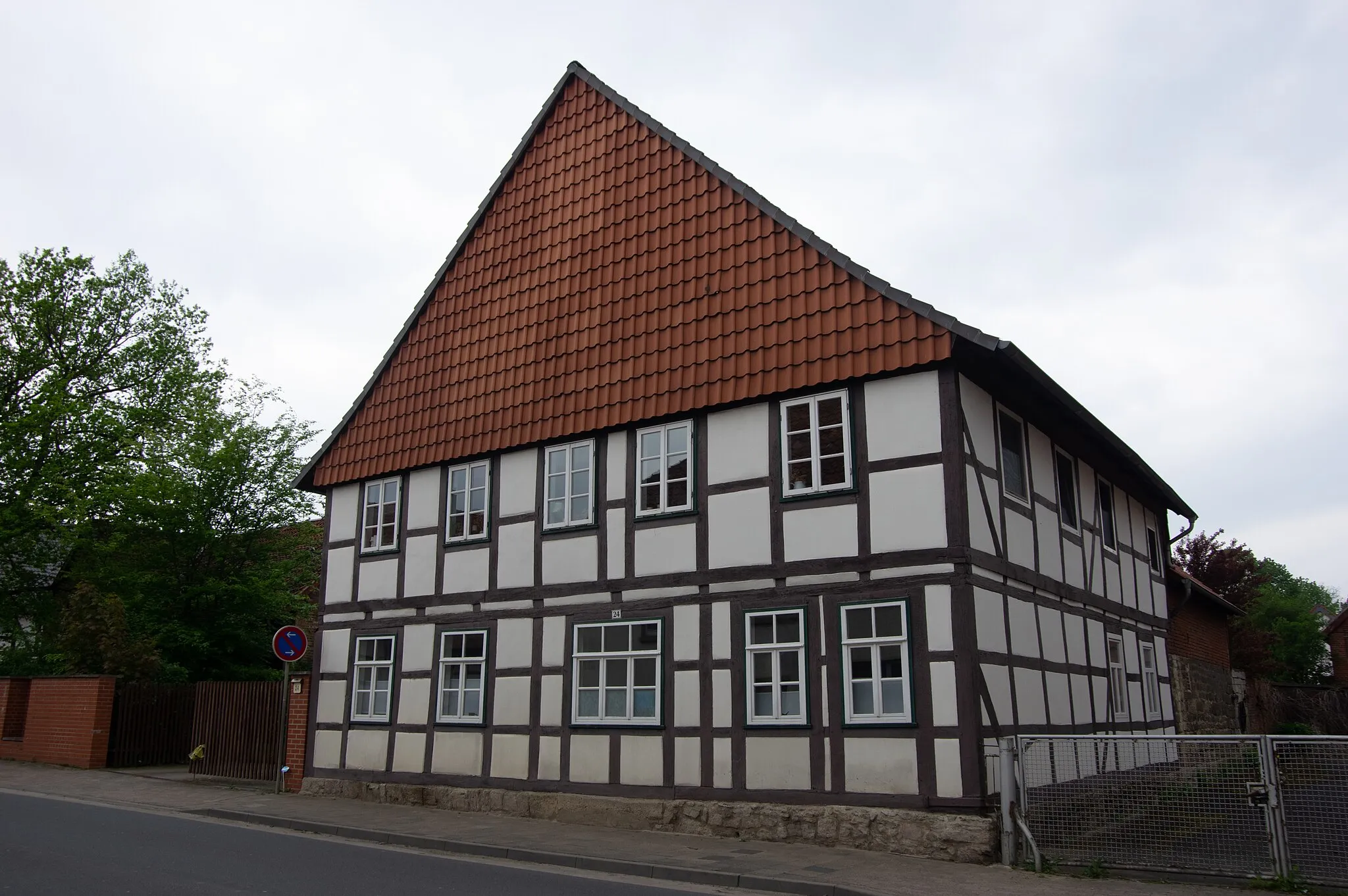 Photo showing: Eime in Niedersachsen. Die Häuser an der Hauptstraße (die Bundesstraße 240) stehen unter Denkmalschutz.