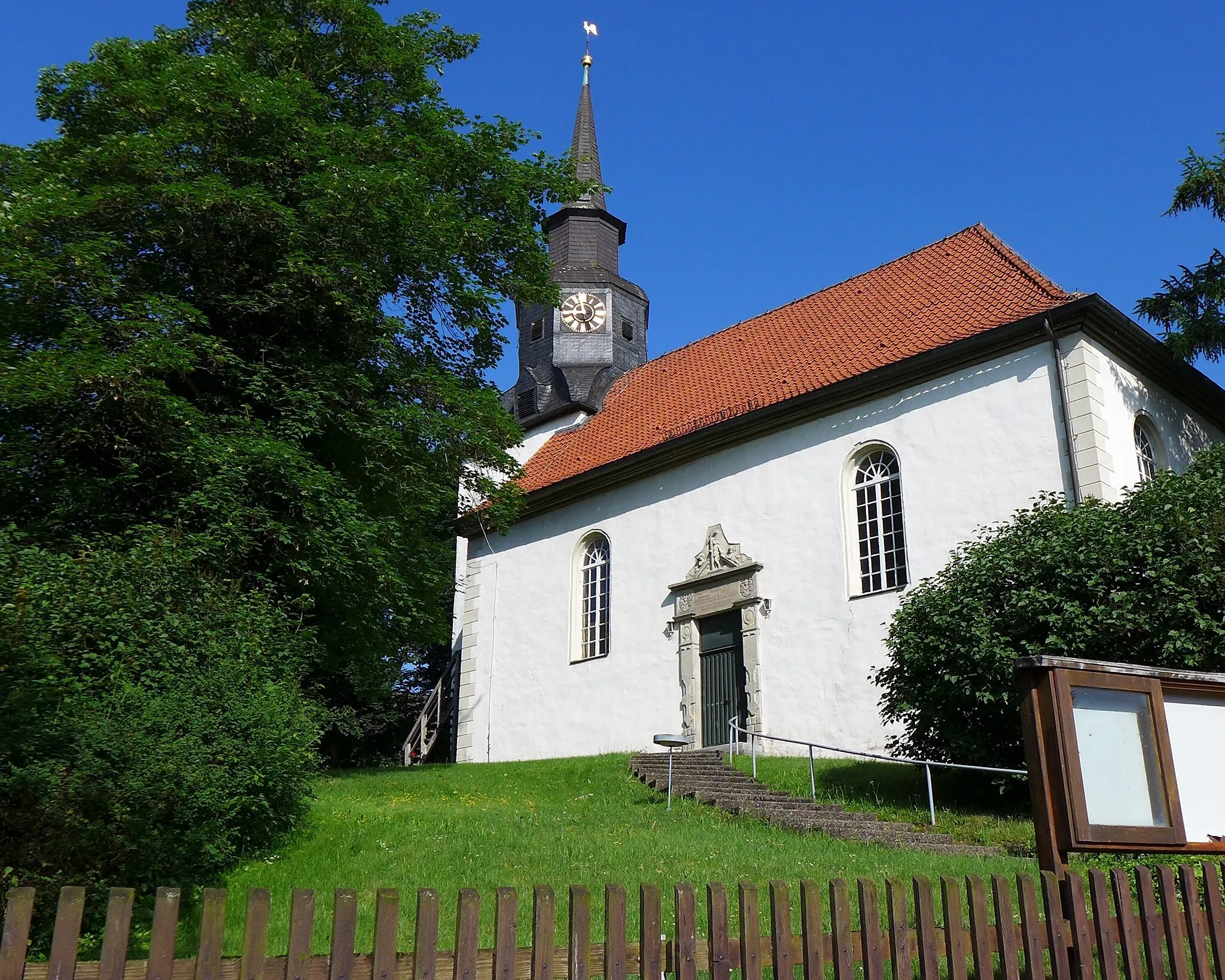 Photo showing: a religious building in Limmer