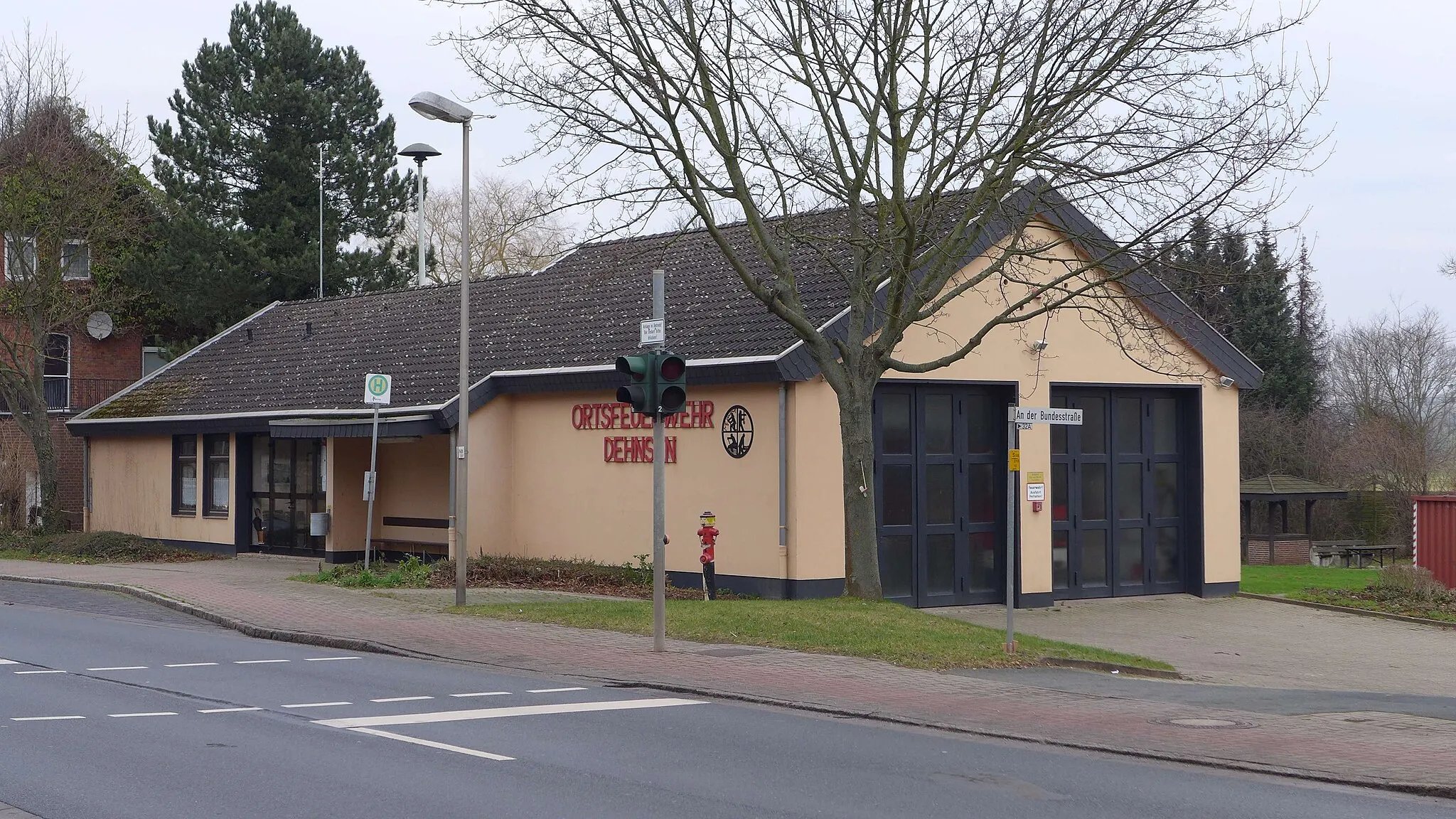 Photo showing: Dehnsen fire station