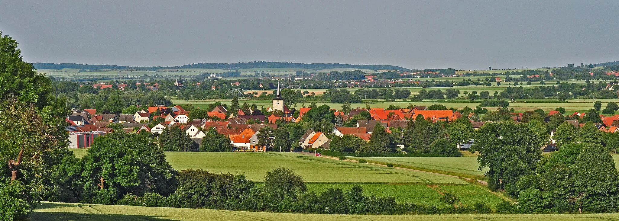 Photo showing: The valley of river Leine between Wülfingen and Heyersum in Lower Saxony, Germany.