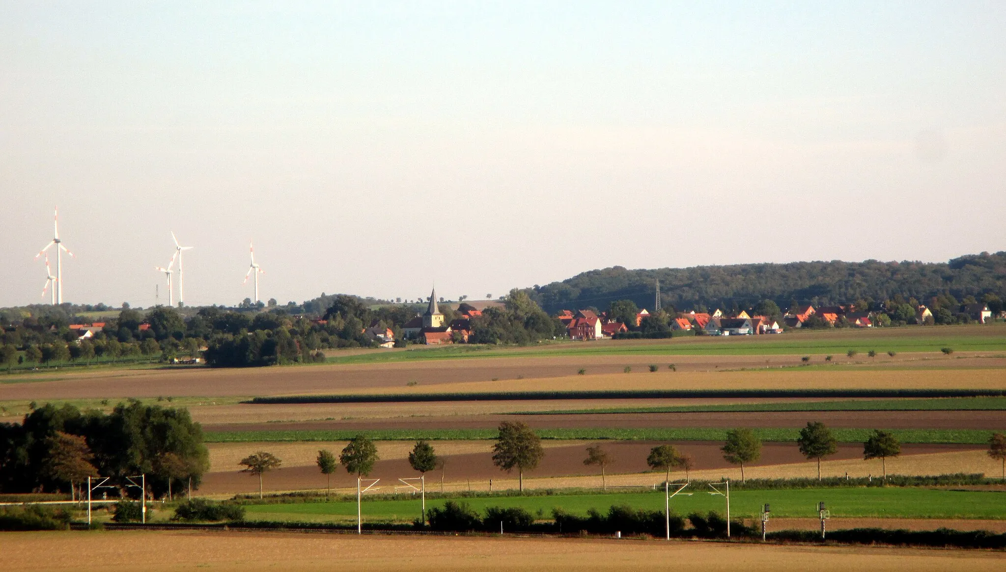 Photo showing: Blick von der Bundesstraße 1 auf Groß Himstedt, Gemeinde Söhlde