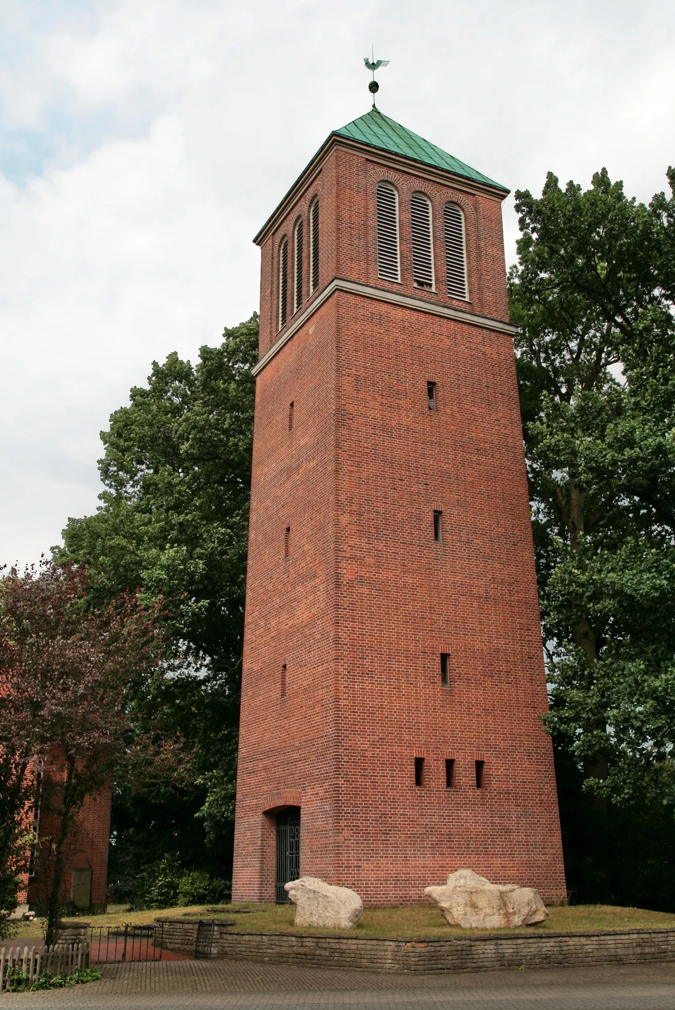 Photo showing: St.Laurentius-Kirche in Nienhagen (Celle)