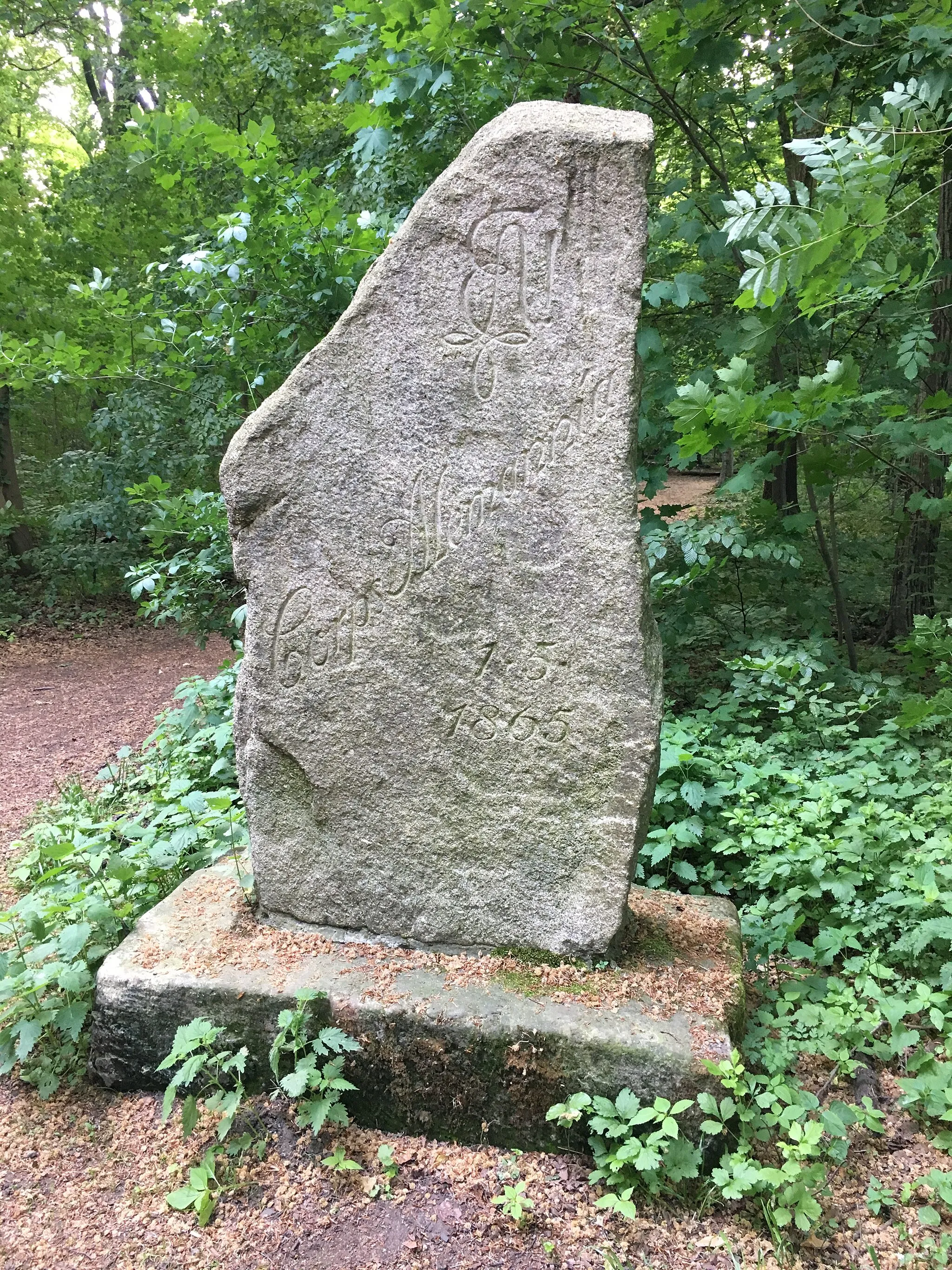 Photo showing: Memorial stone for Corps Alemannia in Hannover's inner city forest Eilenriede