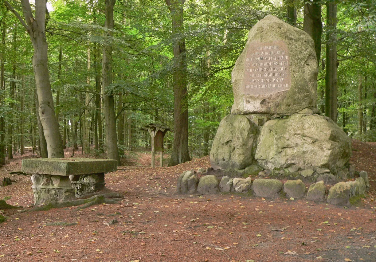 Photo showing: Denkmal für die Gründung der Vereinigten Norddeutschen Liedertafeln au f dem Oyler Berg im Bereich der Wallburg Alte Schanze