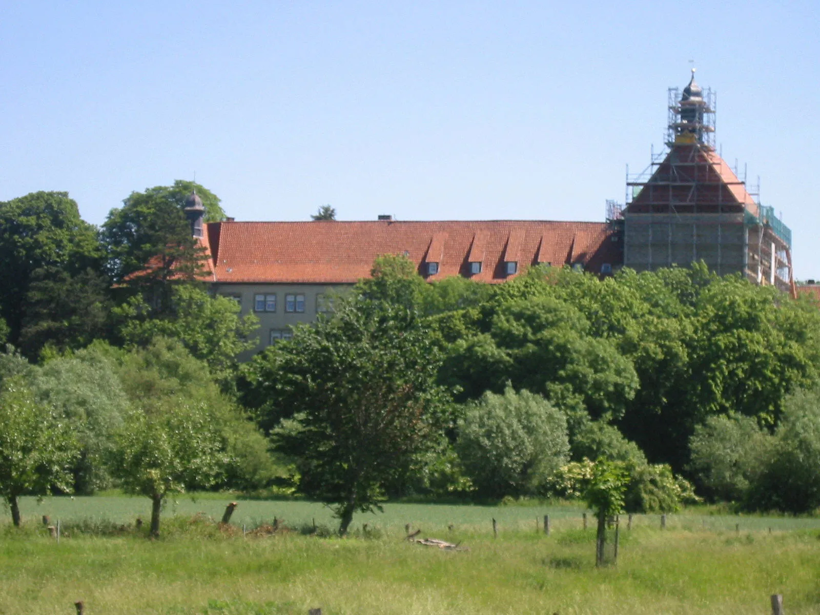 Photo showing: Burg Poppenburg, foto taken from a distance