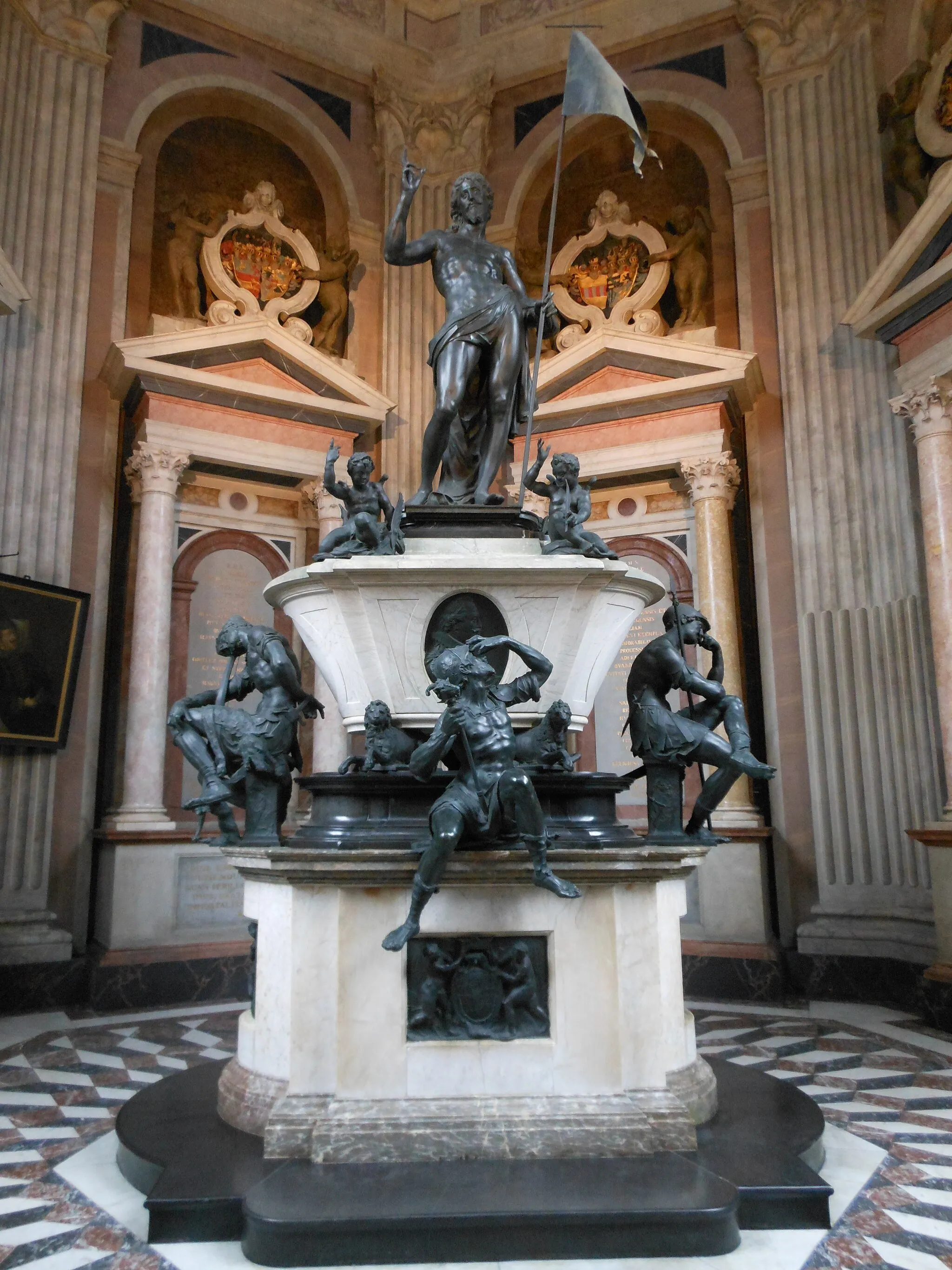 Photo showing: Prince's vault (Mausoleum) Stadthagen, Prince Ernst's cenotaph and
monument of Resurrection by Adriaen de Vries