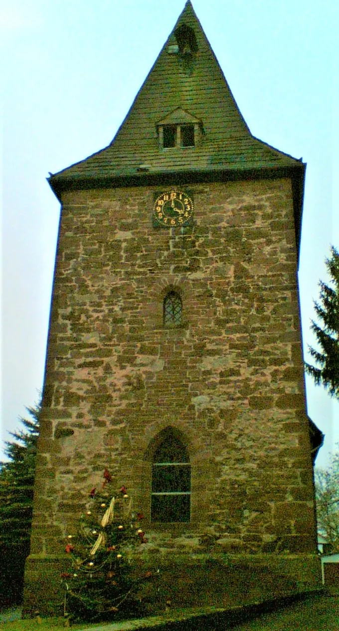 Photo showing: tower and Christmas tree (district Holzminden, Germany)