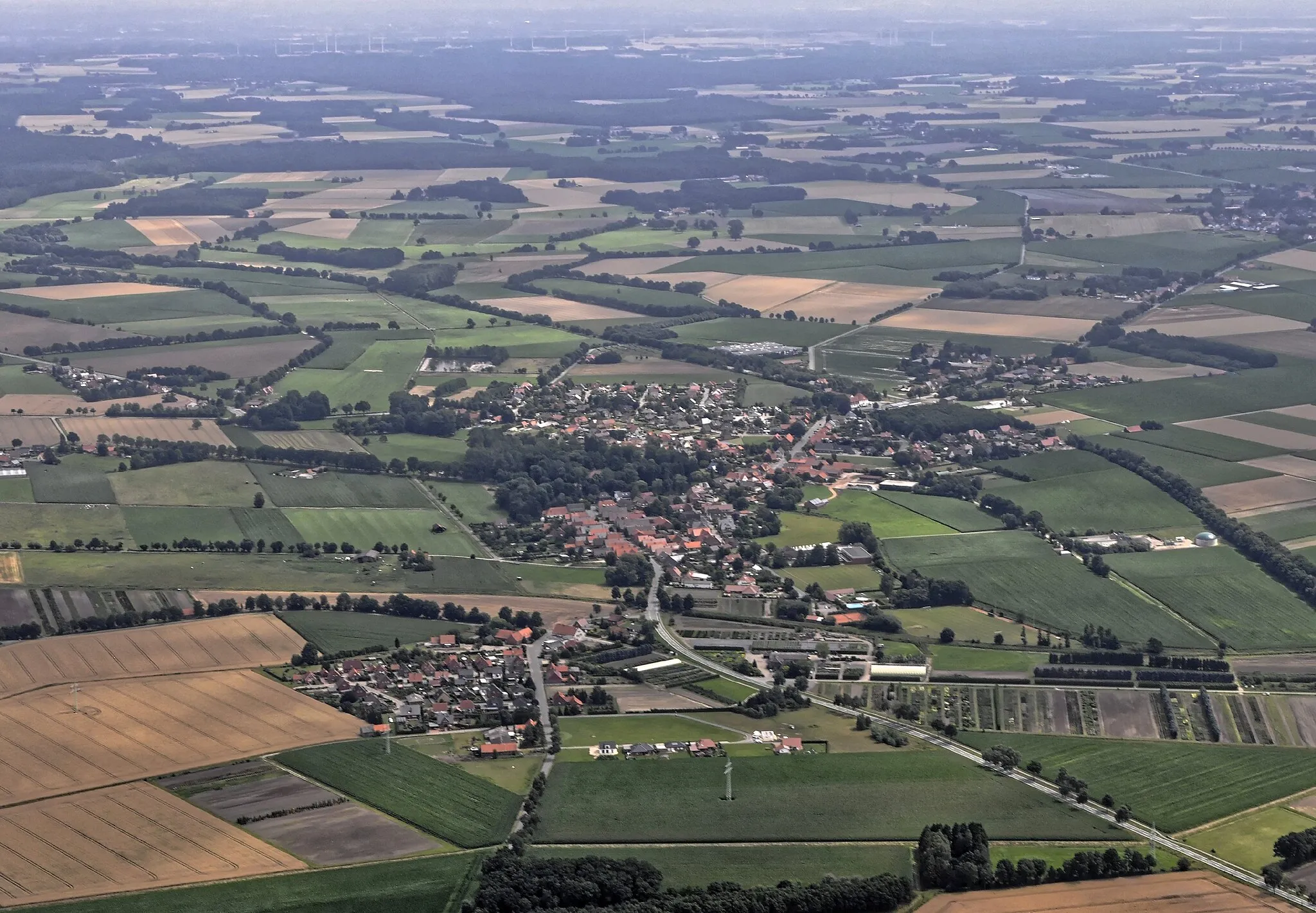 Photo showing: Bilder vom Flug Nordholz-Hammelburg 2015: Blick von Westen auf Siedenburg.