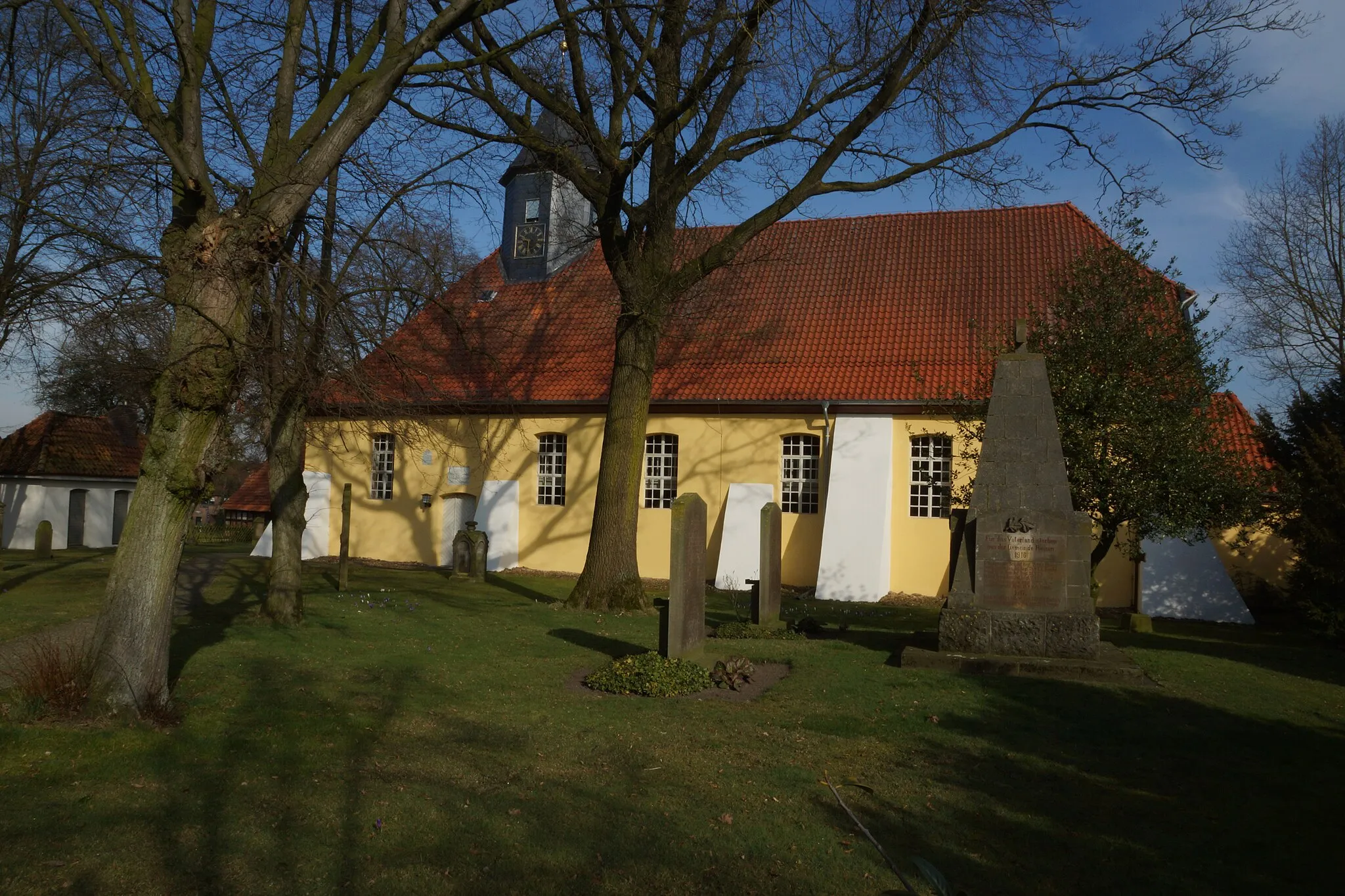 Photo showing: Husum (Nienburg): Church: Southside