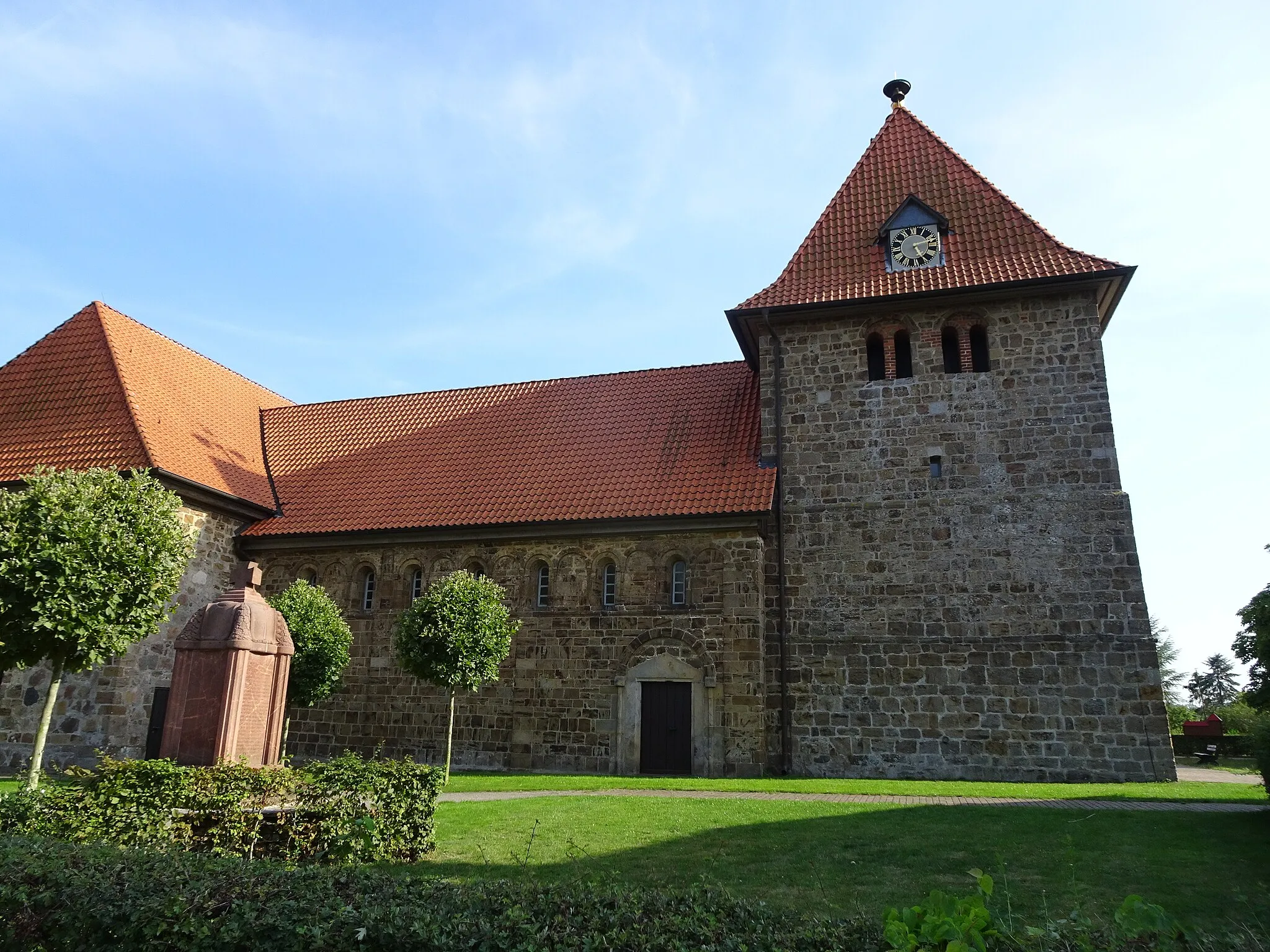 Photo showing: St. Gangolf-Kirche zu Wietzen