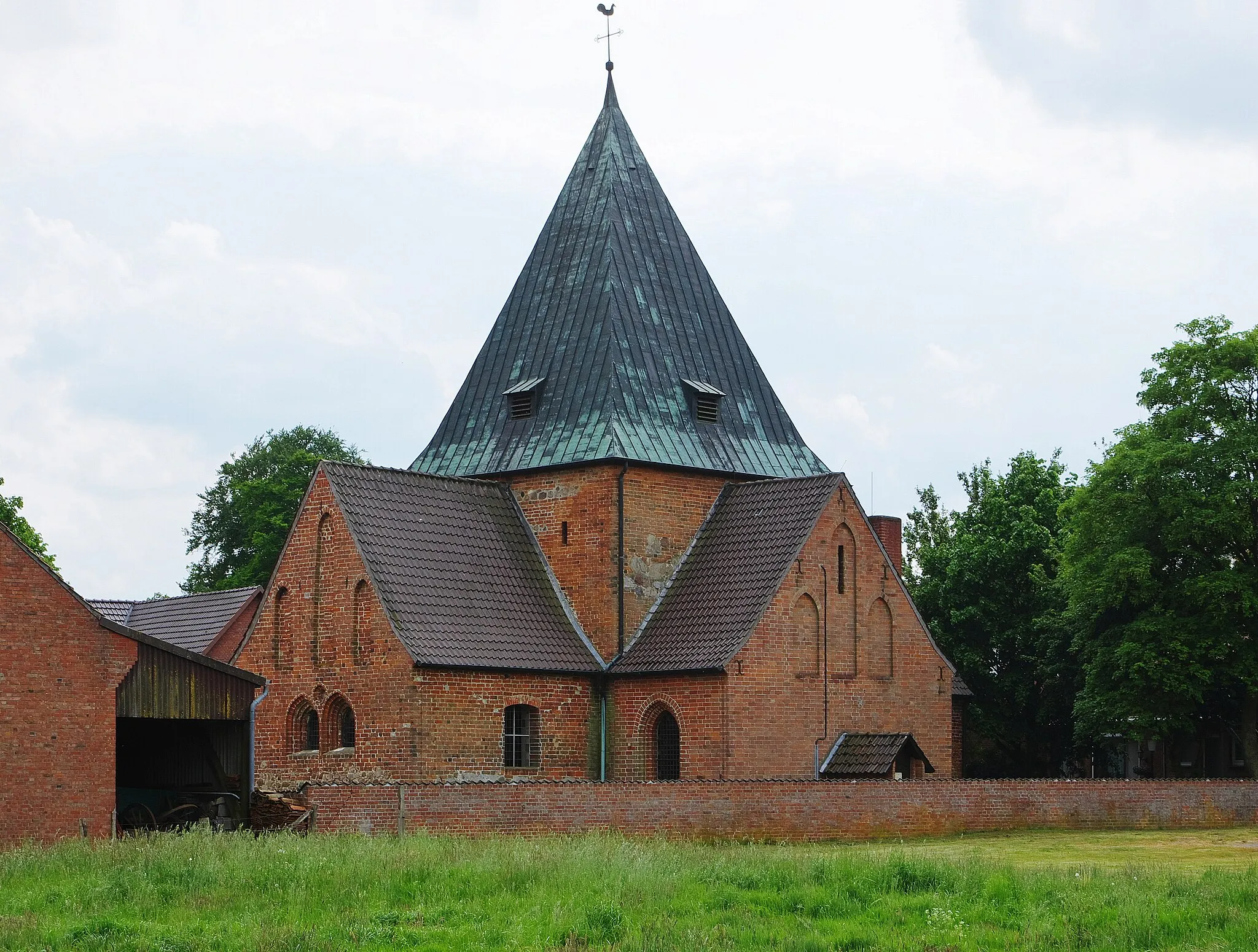 Photo showing: Die Kirche zu Scholen ist eine evangelische Kirche in der niedersächsischen Gemeinde Scholen. Ansicht von Nordosten.