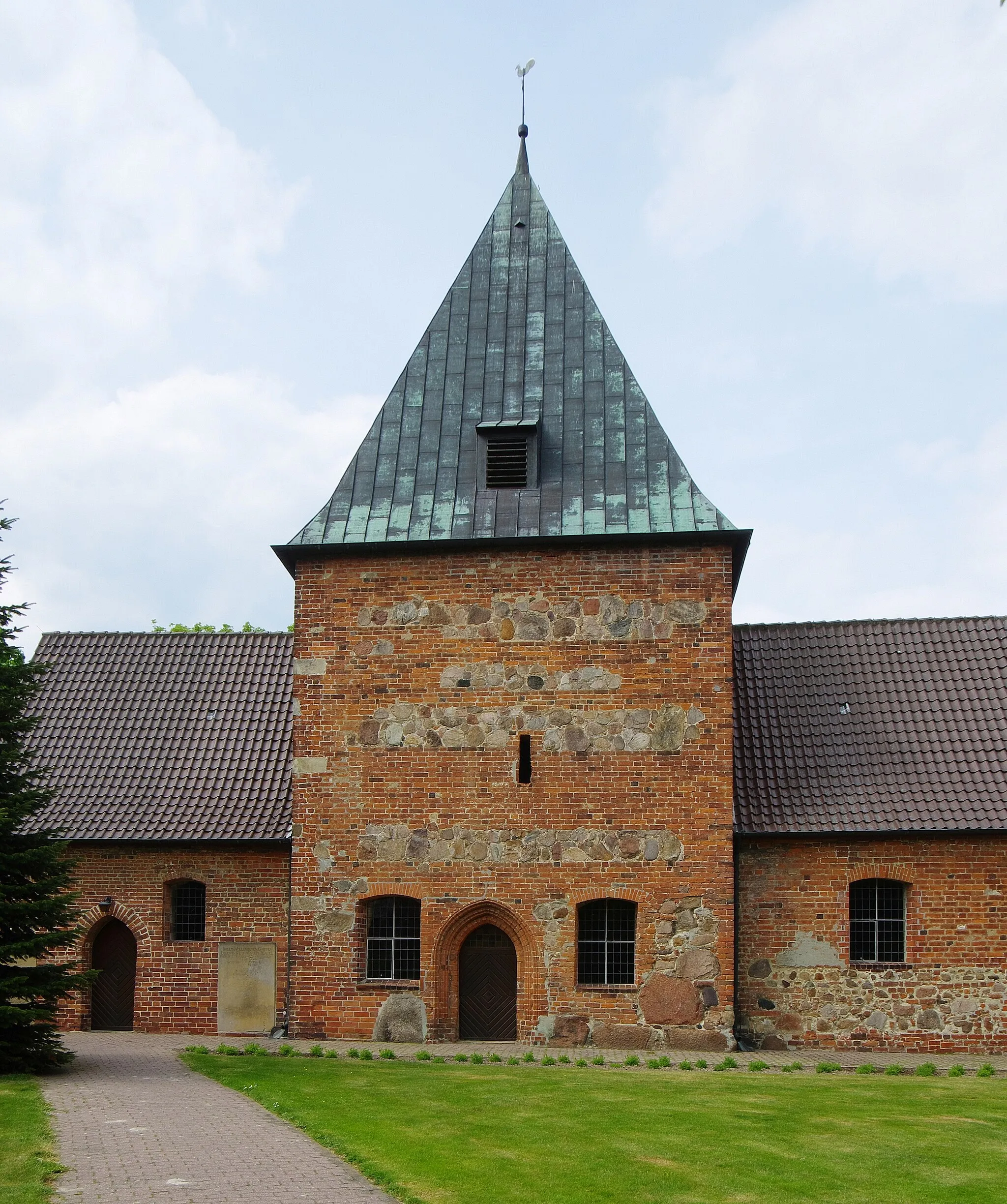 Photo showing: Die Kirche zu Scholen ist eine evangelische Kirche in der niedersächsischen Gemeinde Scholen. Südfassade.