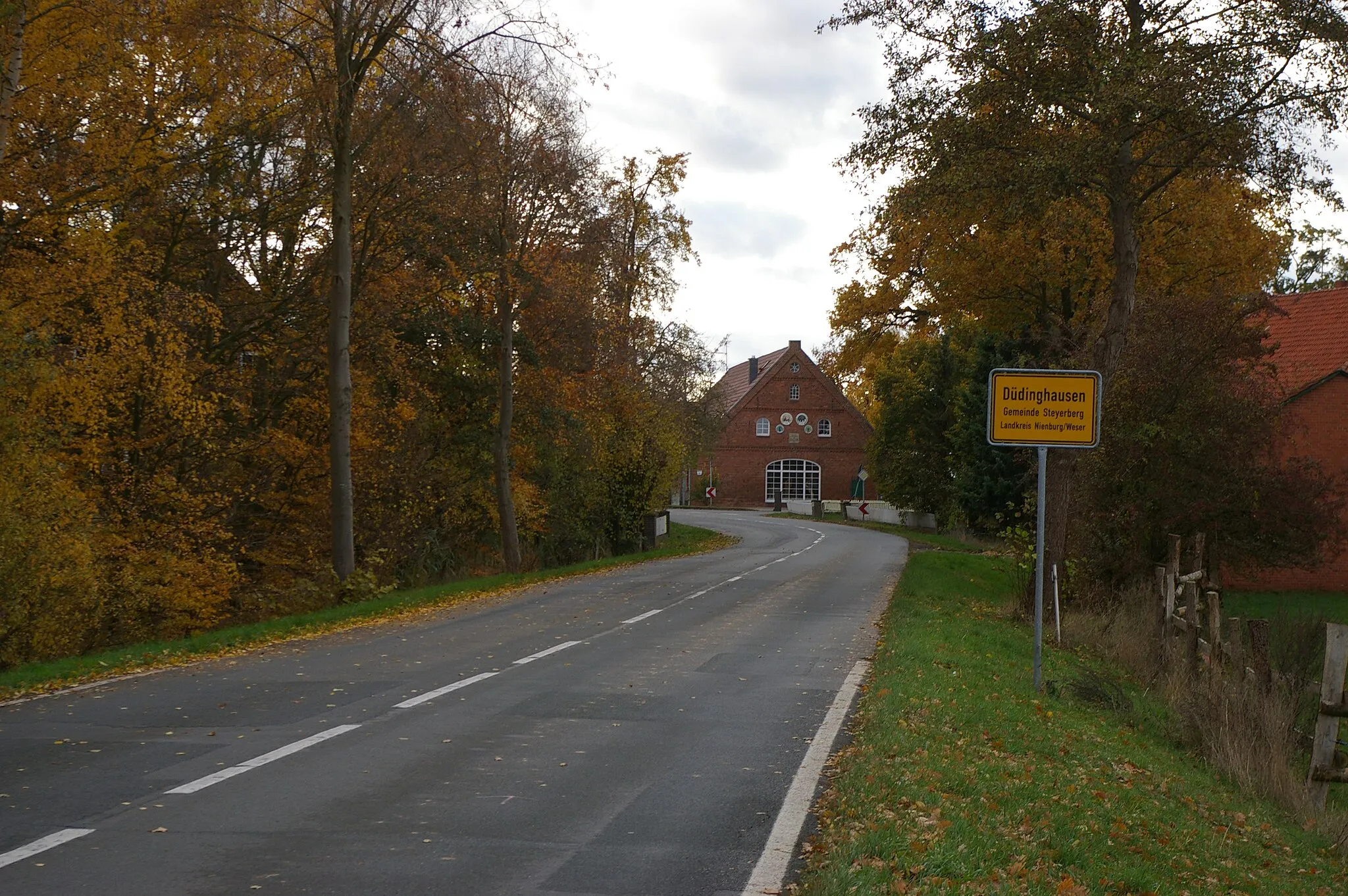 Photo showing: Ortsdurchfahrt Düdinghausen aus Richtung Deblinghausen
