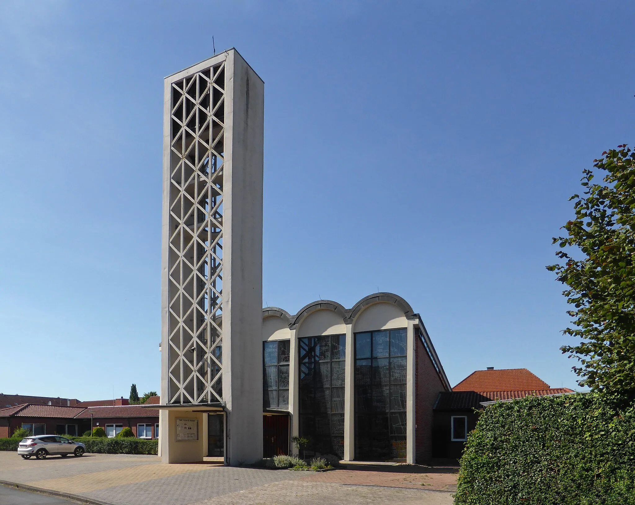 Photo showing: Katholische St.-Barbara-Kirche in Lindhorst.