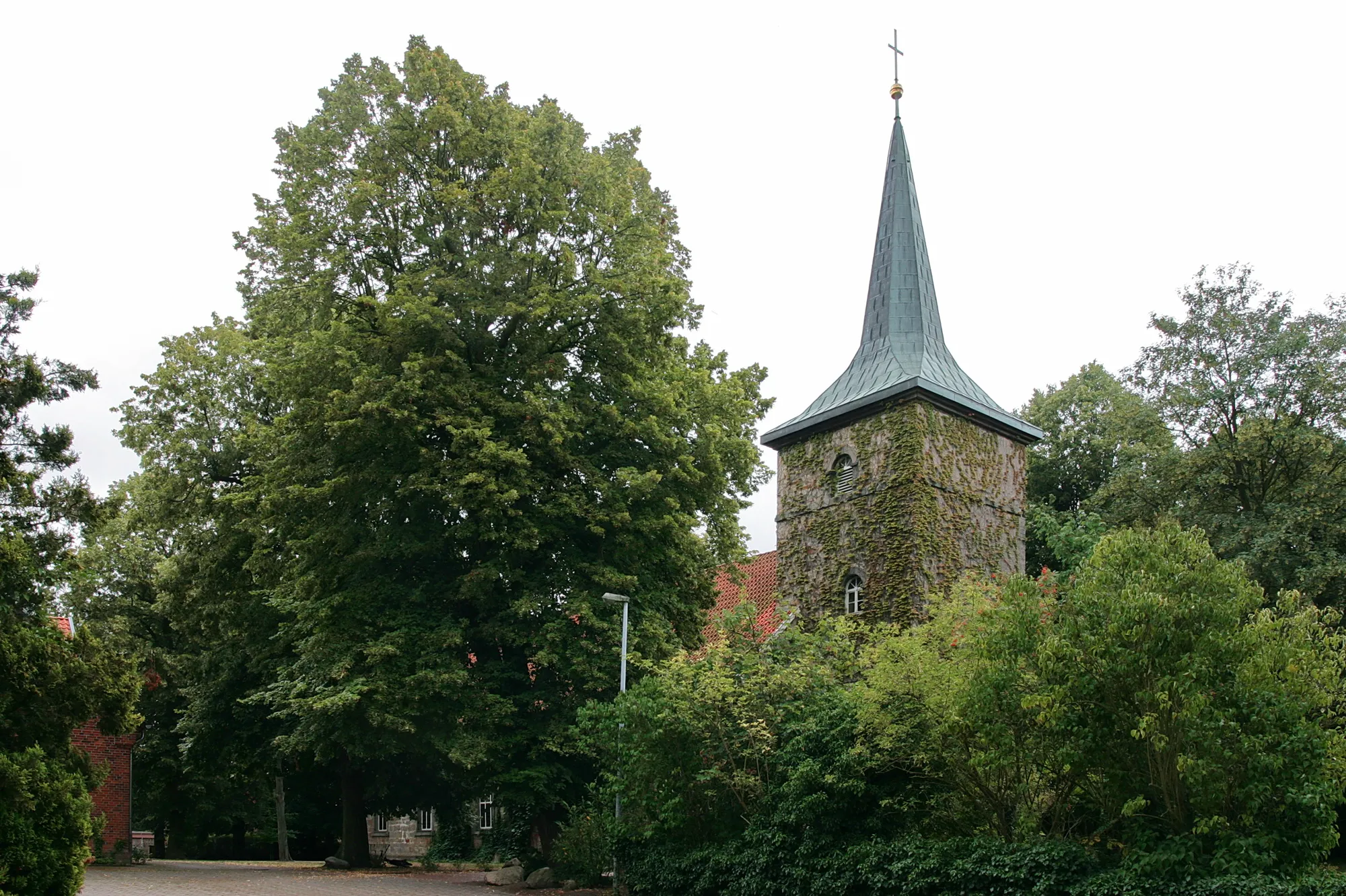 Photo showing: Romanische Feldsteinkirche in Landesbergen, Niedersachsen, Deutschland
