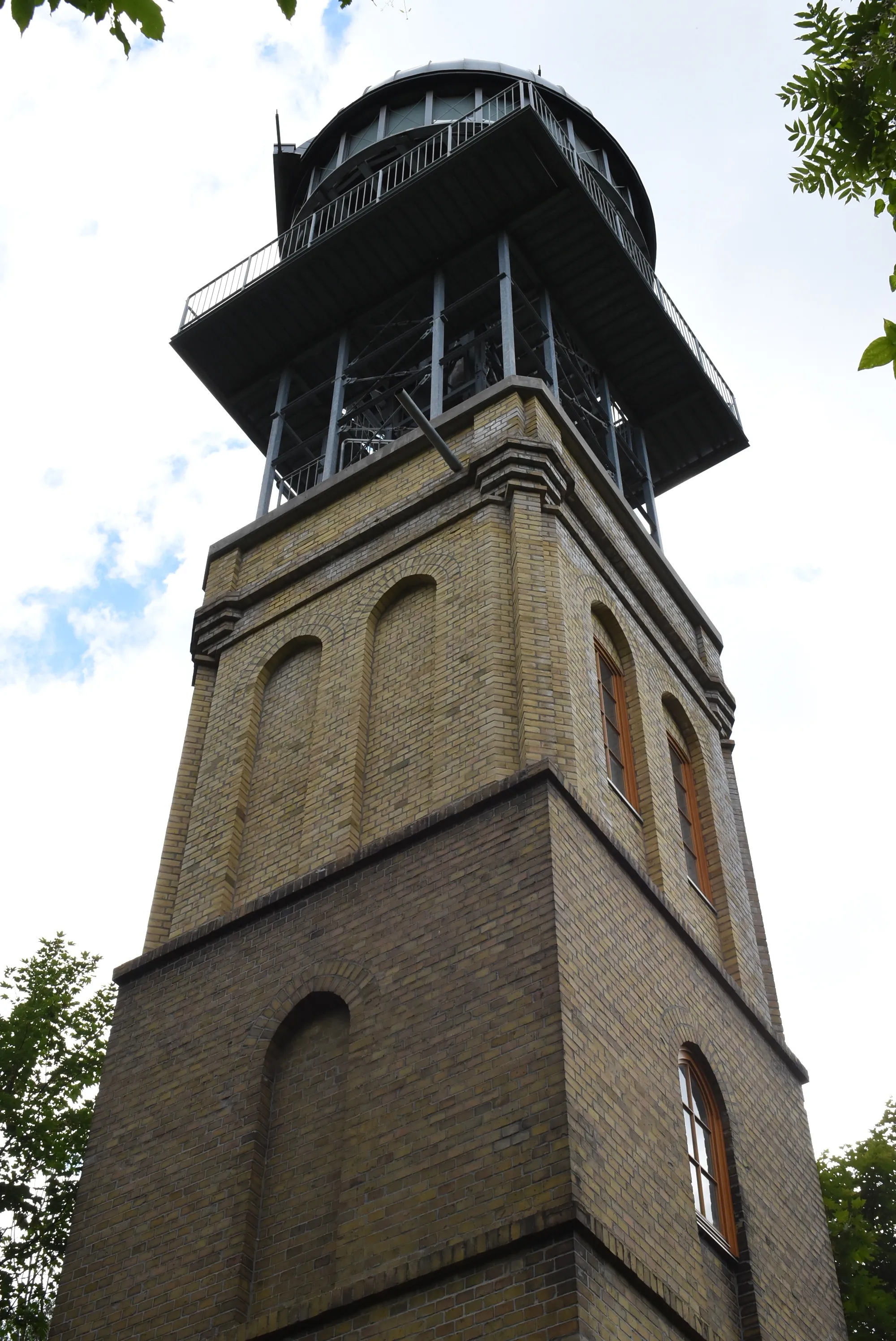 Photo showing: Blick auf den Gelben Turm auf dem Vorholz bei Hildesheim