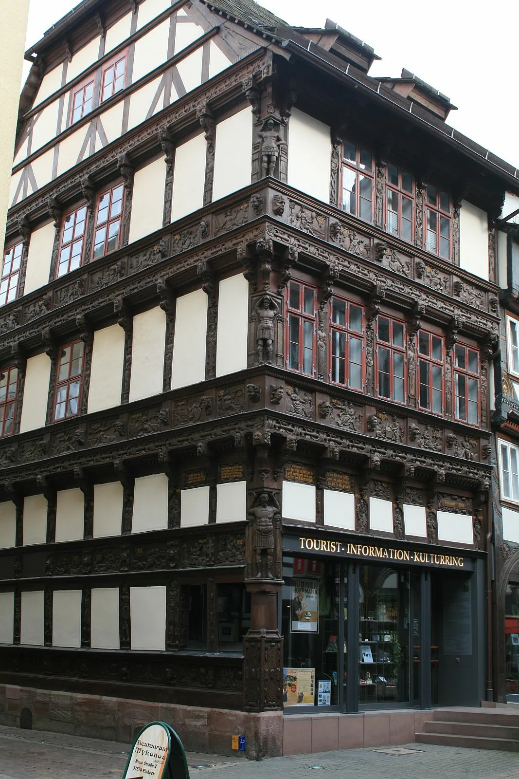 Photo showing: Eicke's House (German: Eickesches Haus), timberframe built around 1612 in Einbeck, Germany; last restauration 2008; today: tourist information