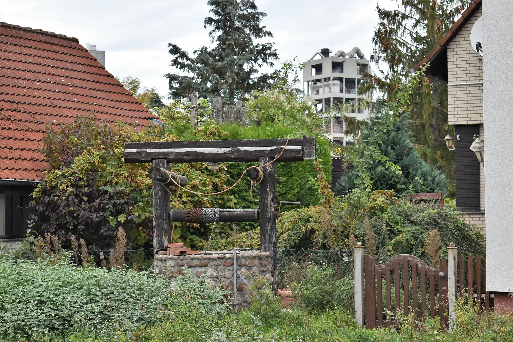 Photo showing: Old draw well on the Hannoversche Straße (K 142) in Höver