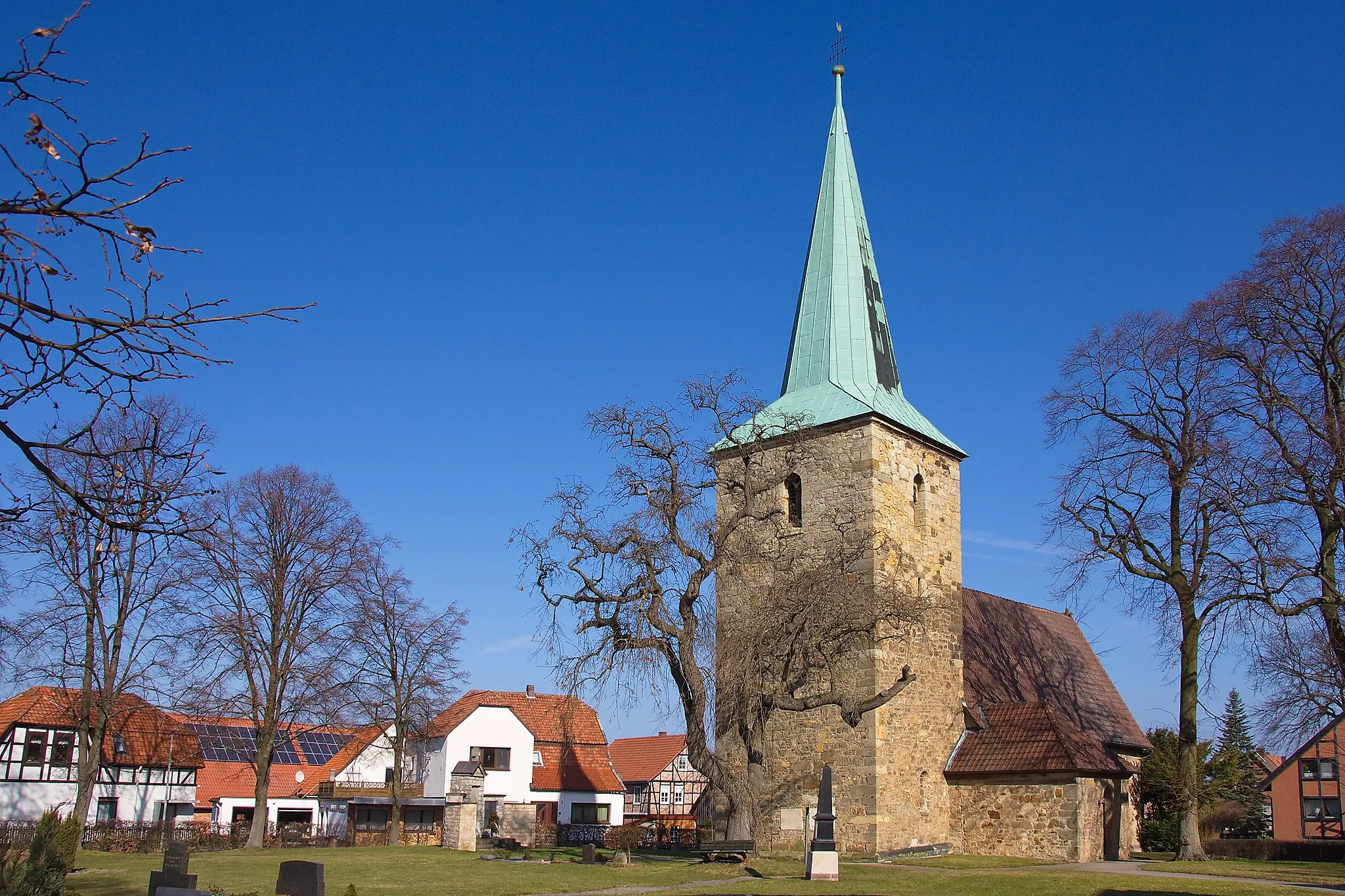 Photo showing: Cosmas und Damian-Kirche aus dem 15. Jhd. in Rautenberg (Harsum), Niedersachsen, Deutschland