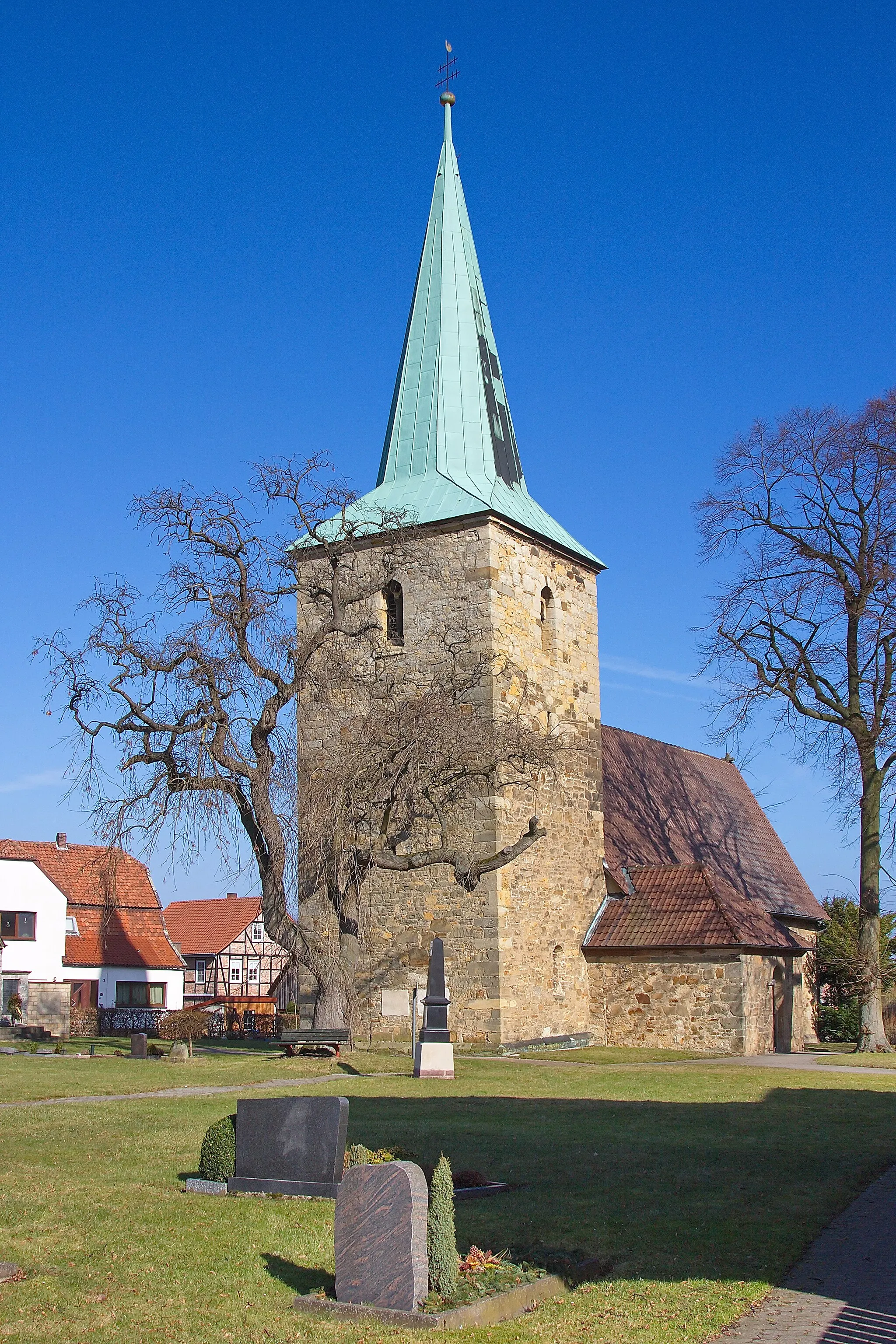 Photo showing: Cosmas und Damian-Kirche aus dem 15. Jhd. in Rautenberg (Harsum), Niedersachsen, Deutschland