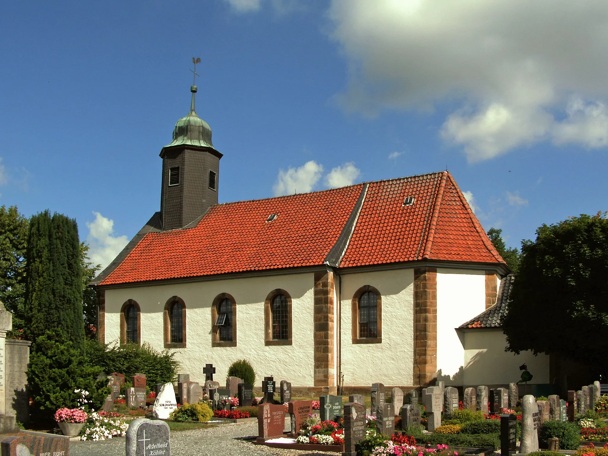 Photo showing: Katholische Kirche St. Matthias in Hüddessum, von Südosten aus gesehen