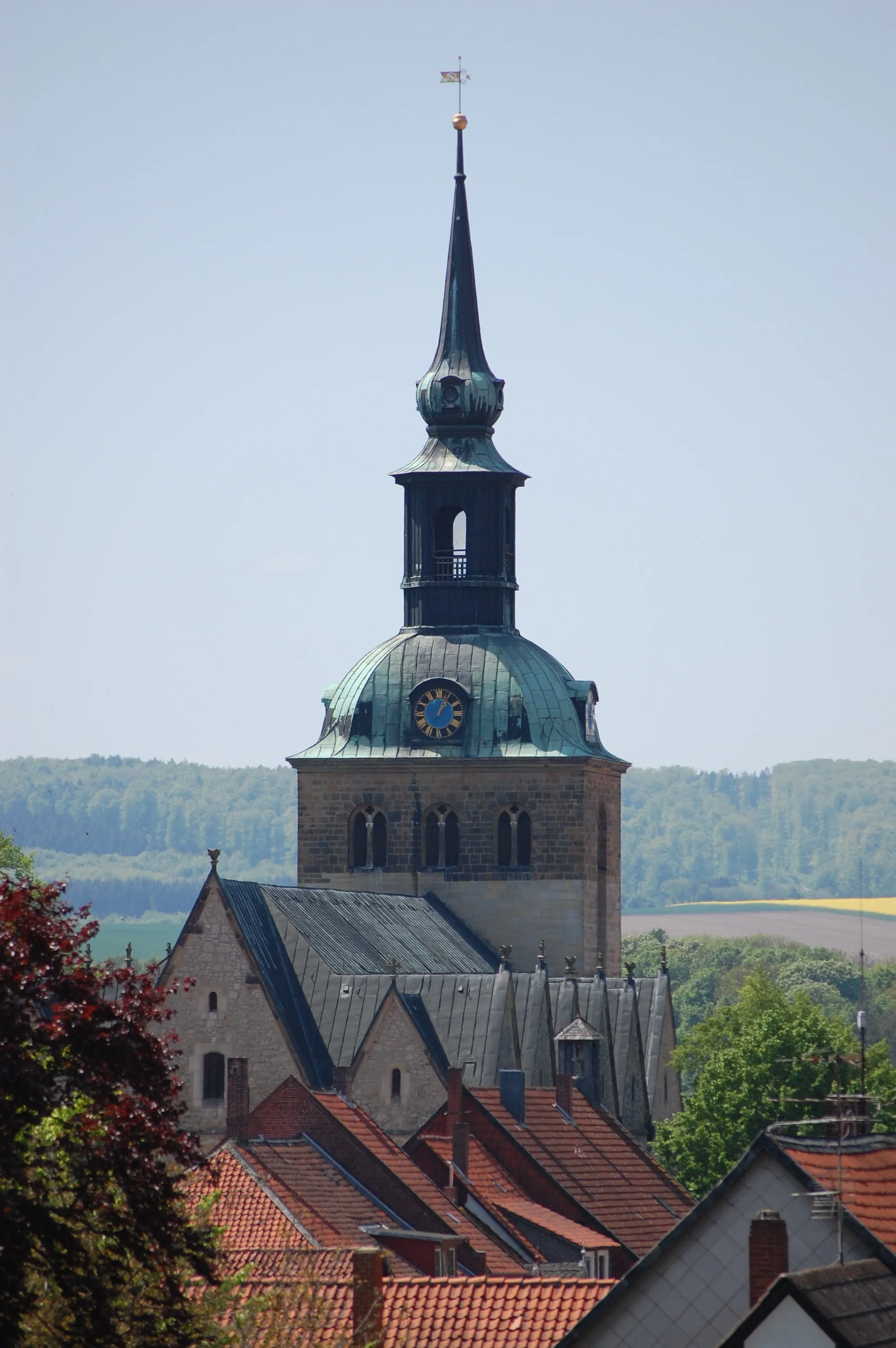 Photo showing: View of St. Pankratius Church from primary school staff room.