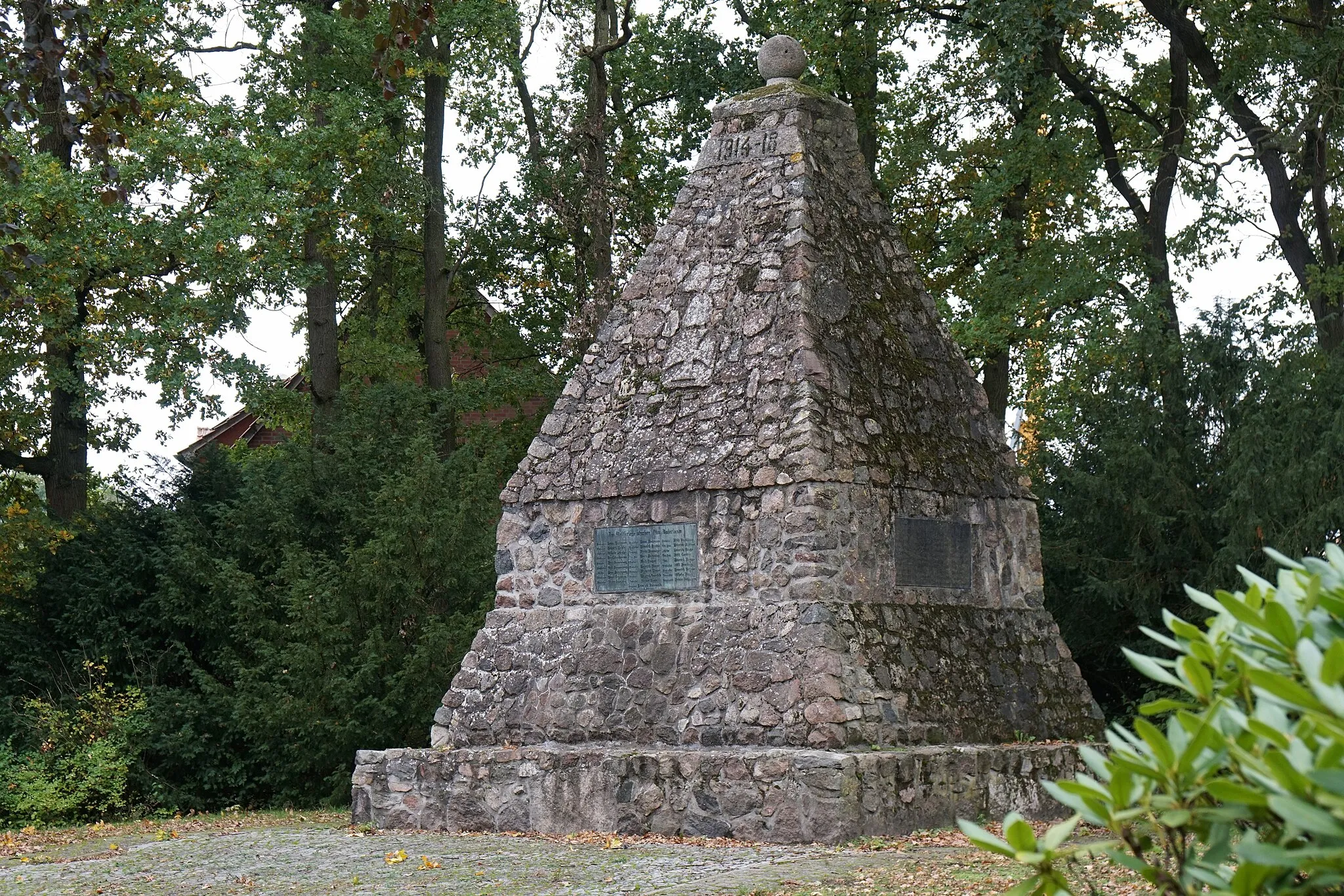 Photo showing: Kriegerdenkmal in Rodewald untere Bauerschaft