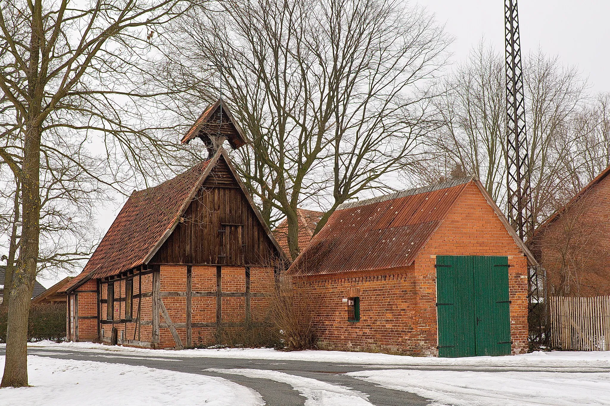 Photo showing: Die Johannes-Kapelle ist eine Fachwerkbau in Metel (Neustadt am Rübenberge), Niedersachsen, Deutschland