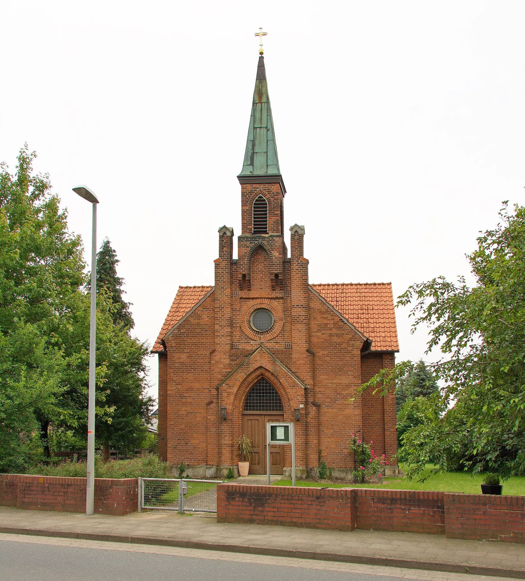 Photo showing: St.-Vitus-Kirche Suttorf (Neustadt am Rübenberge), Niedersachsen, Deutschland.