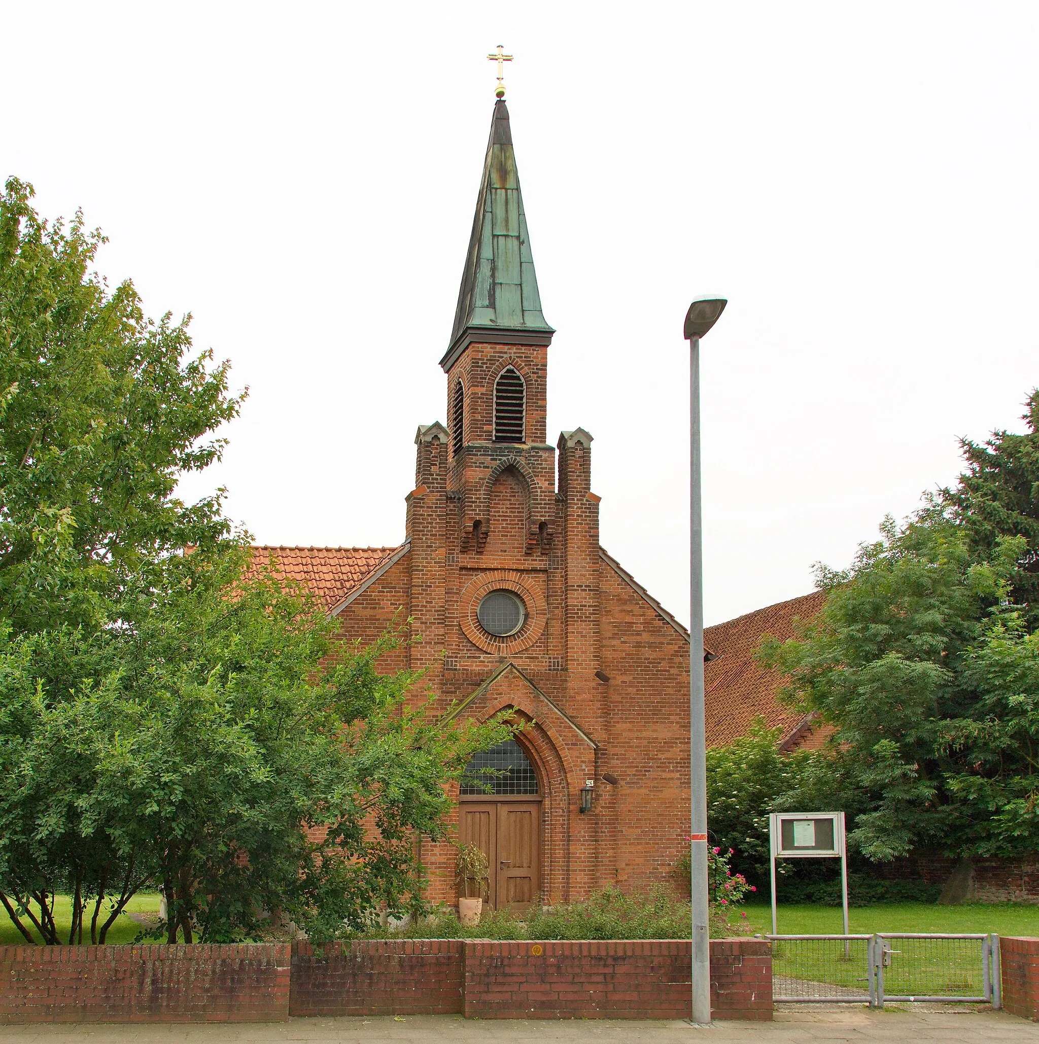 Photo showing: St.-Vitus-Kirche Suttorf (Neustadt am Rübenberge), Niedersachsen, Deutschland.