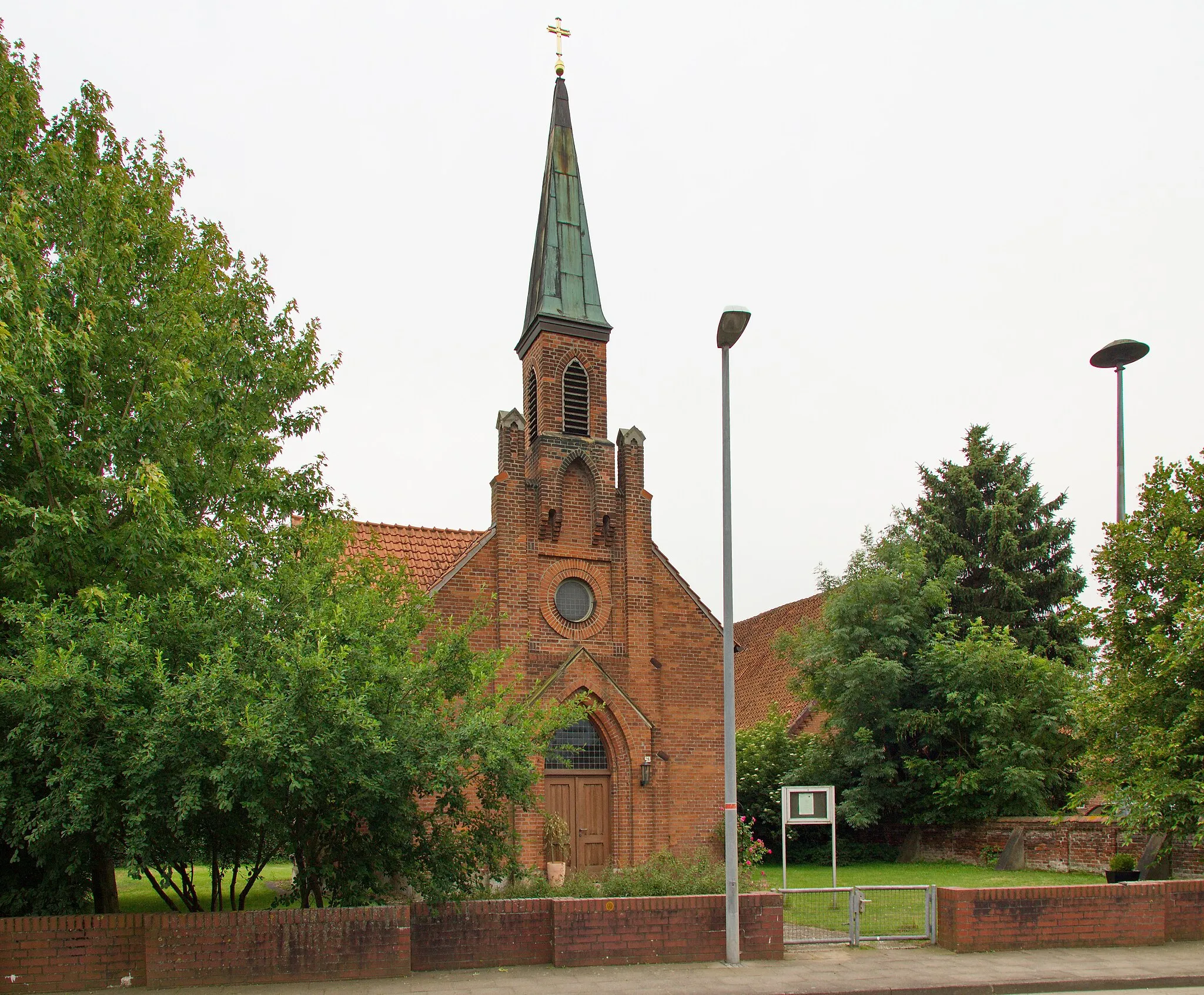 Photo showing: St.-Vitus-Kirche Suttorf (Neustadt am Rübenberge), Niedersachsen, Deutschland.
