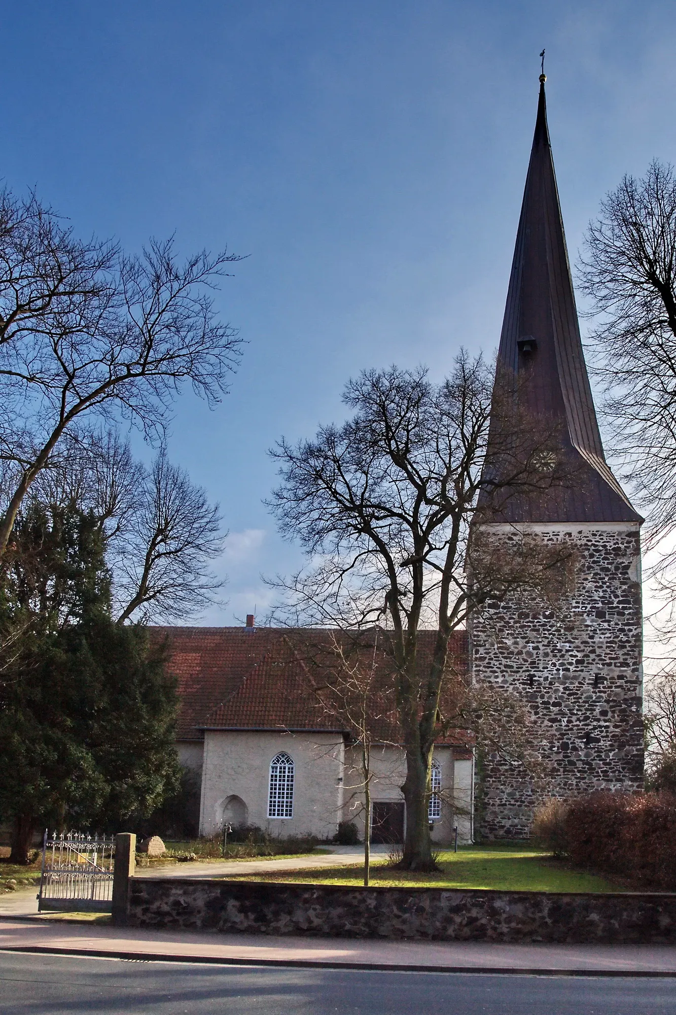Photo showing: St. Petri-Kirche in Großburgwedel (Burgwedel), Niedersachsen, Deutschland