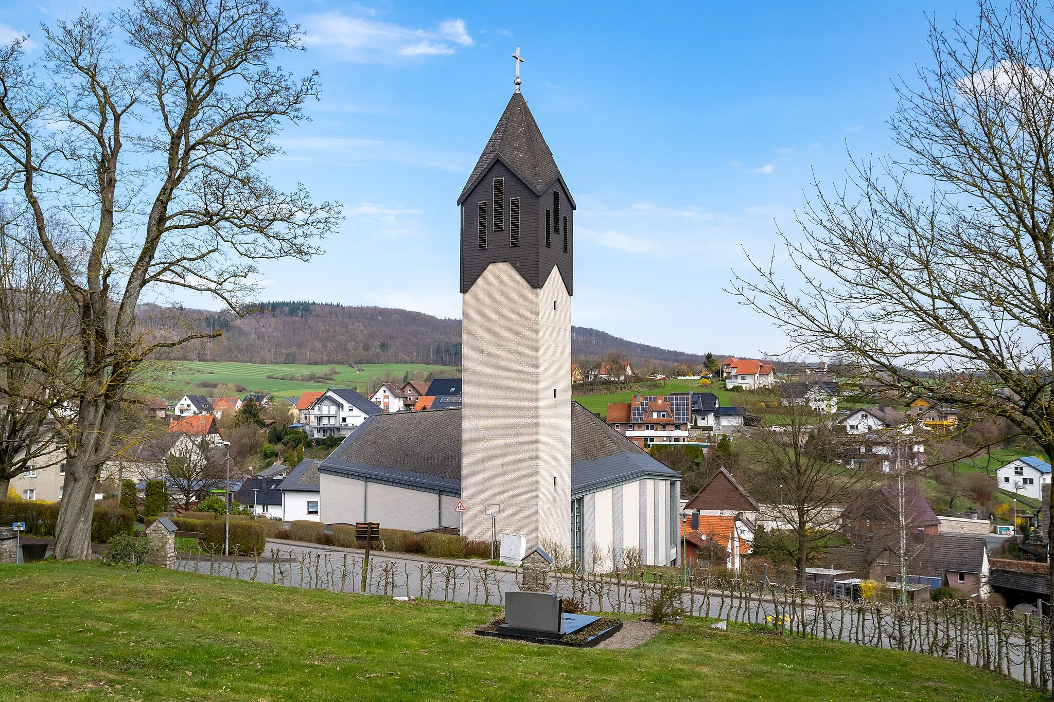 Photo showing: neue Pfarrkirche St. Anna in Höxter-Bödexen