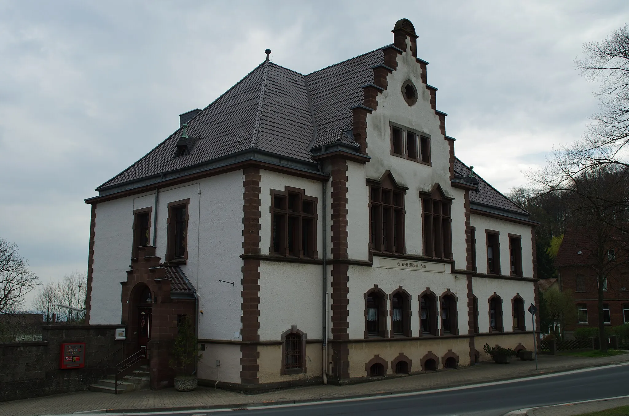 Photo showing: Salzhemmendorf Ortsteil Lauemstein in Niedersachsen. Das alte Amtsgericht in Ort.