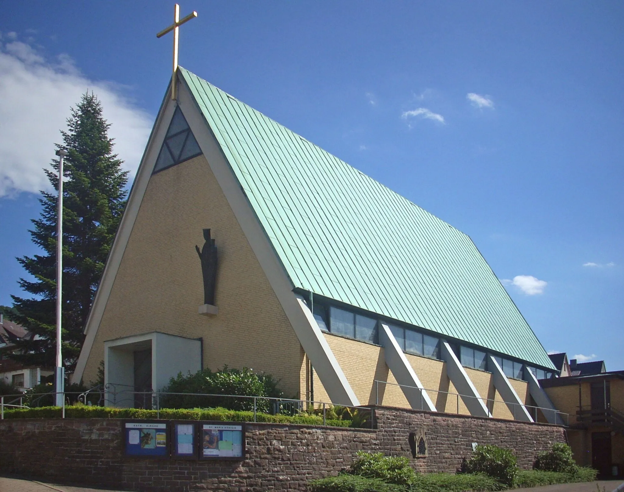 Photo showing: Bodenwerder, Kath. Kirche Maria Königin