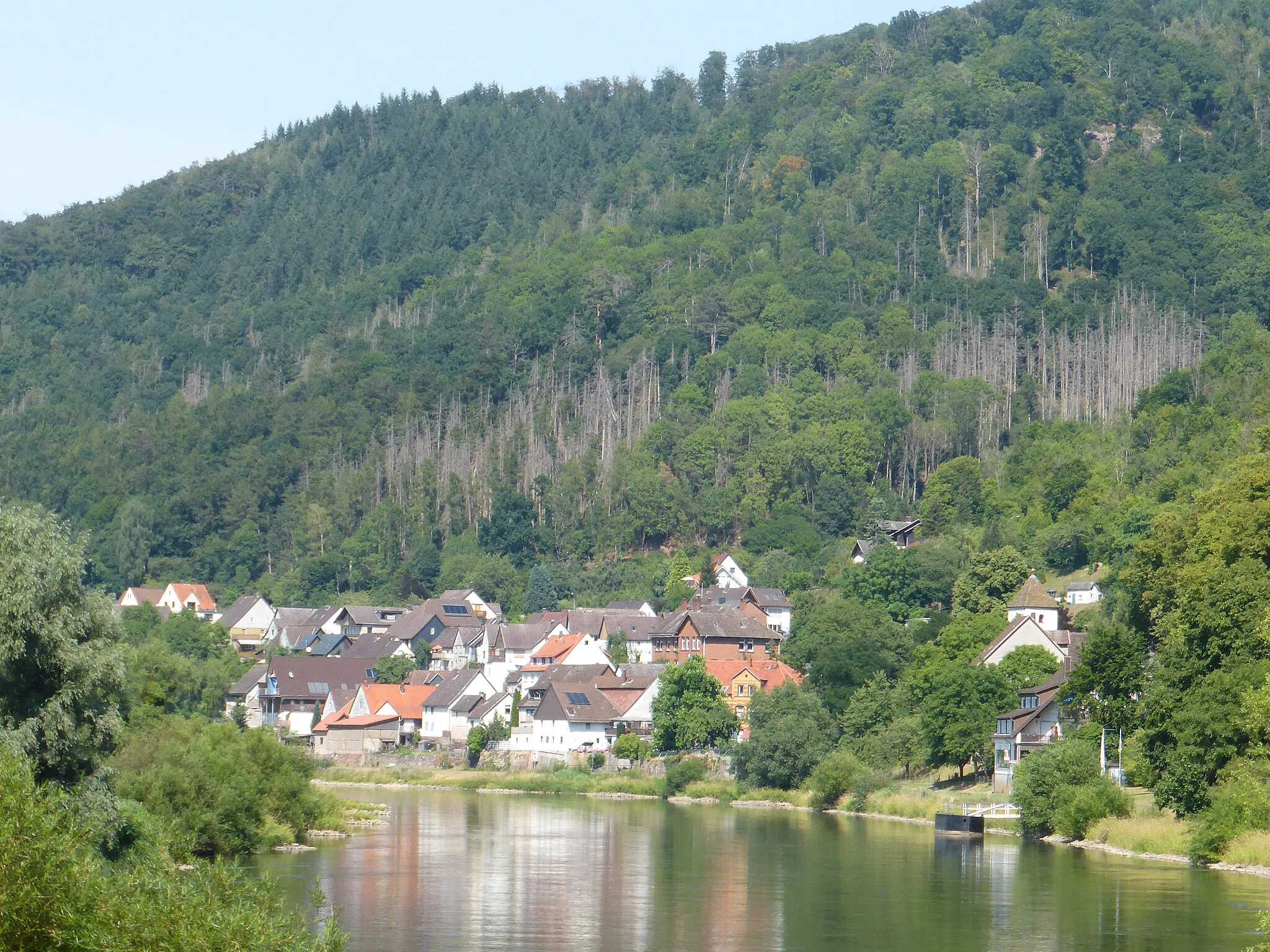 Photo showing: Blick über die Weser nach Rühle.