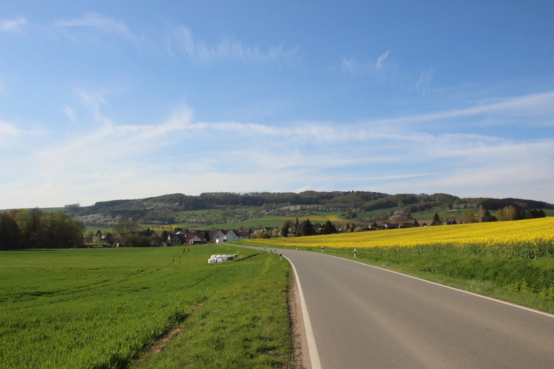Photo showing: view over village Golmbach to south side of "Rühler Schweiz"