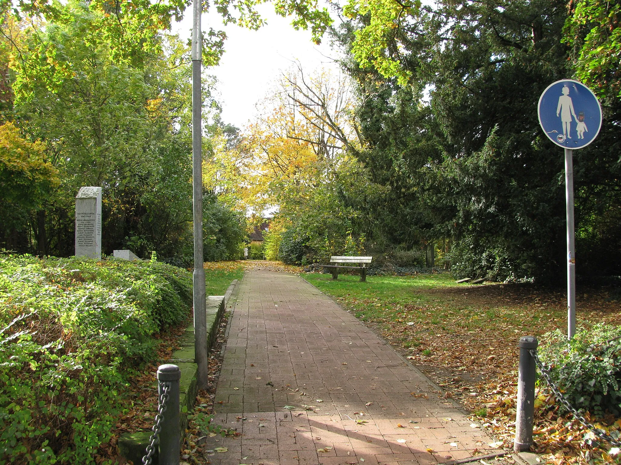 Photo showing: der alte Friedhof von Ronnenberg, Zugang von Norden