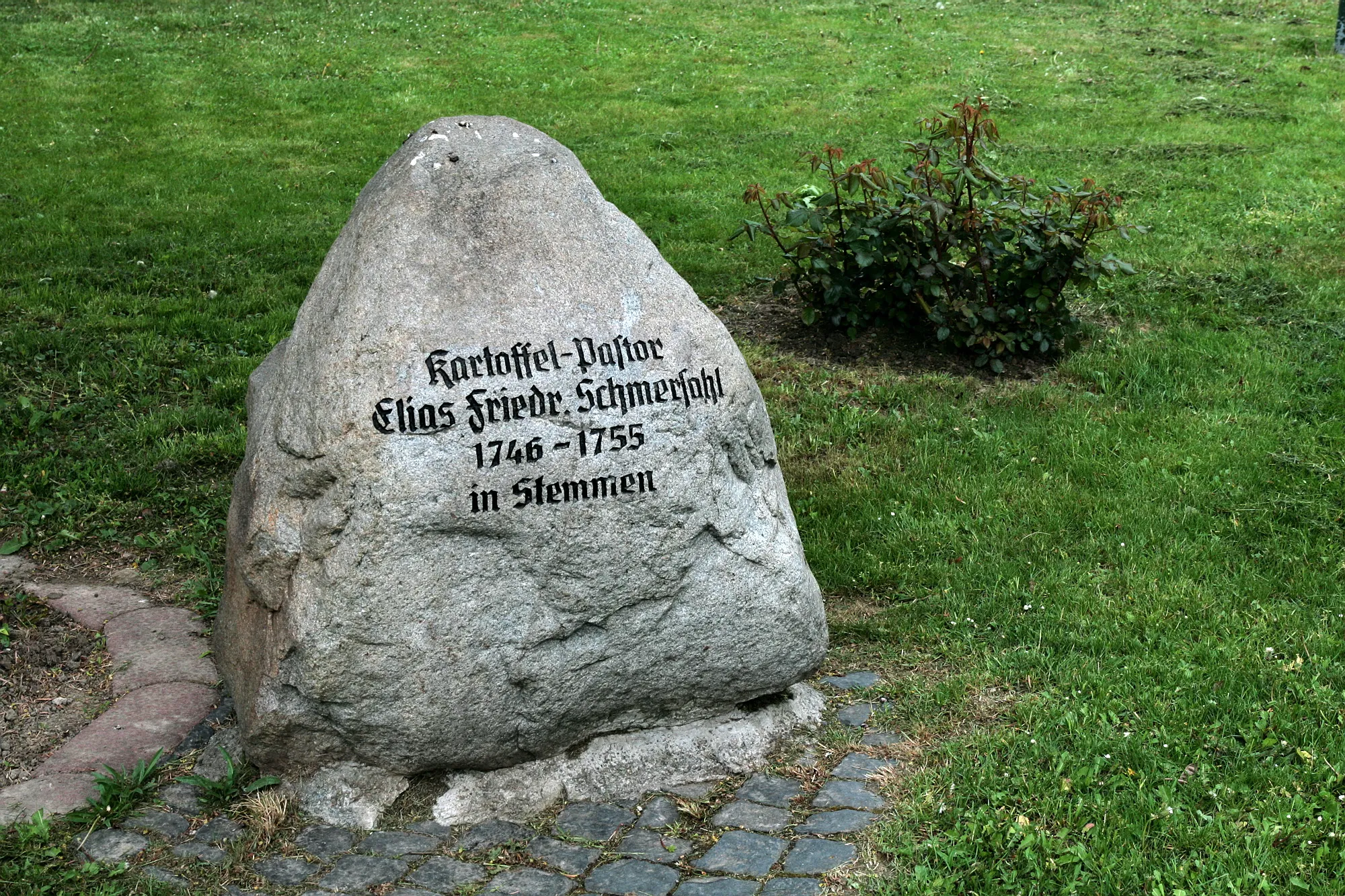 Photo showing: Gedenkstein des Kartoffel-Pastors in Stemmen (Barsinghausen), Niedersachsen, Deutschland