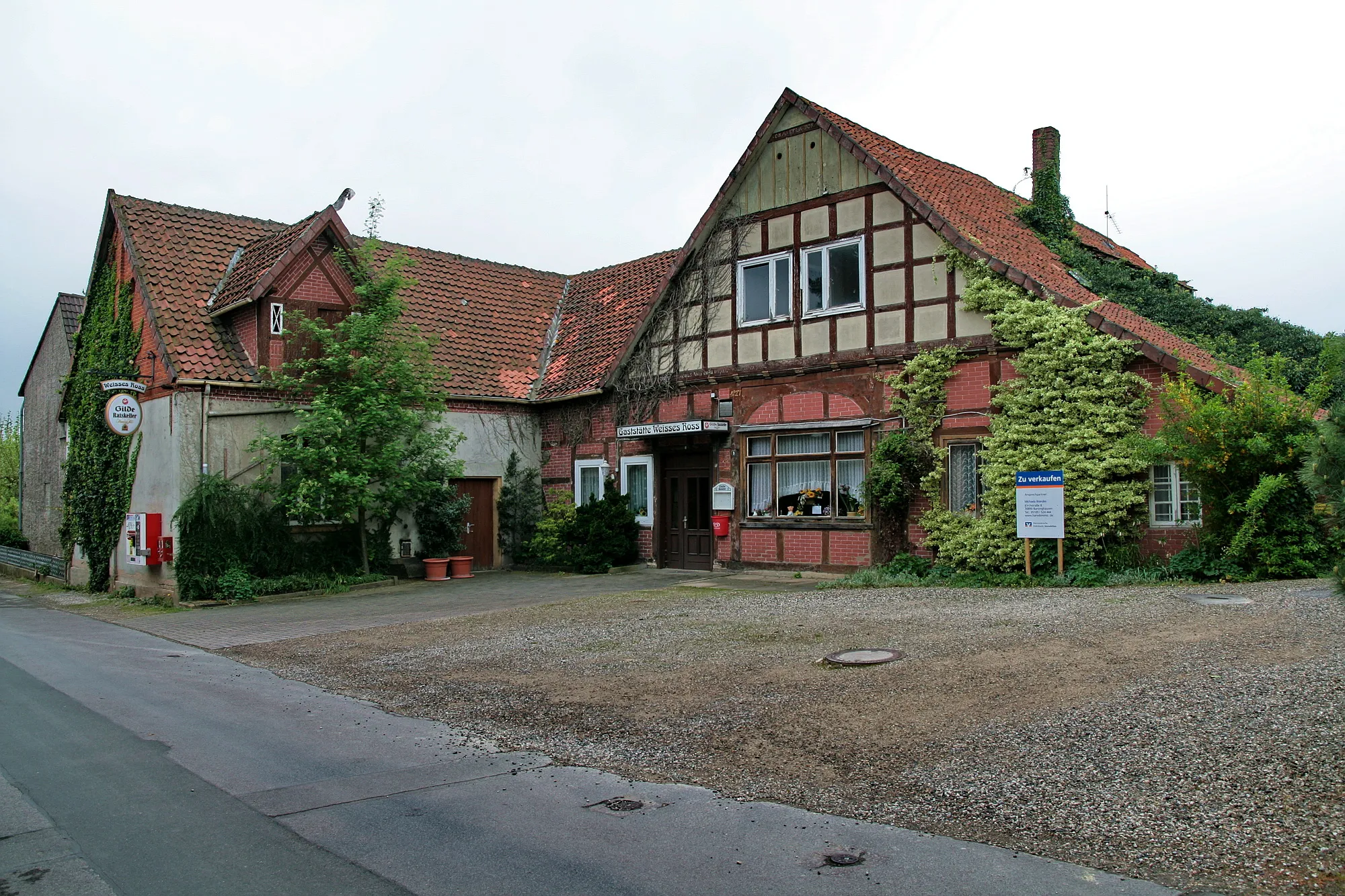 Photo showing: Dorfgasthaus "Weißes Ross" von 1819 in Stemmen (Barsinghausen), Niedersachsen, Deutschland