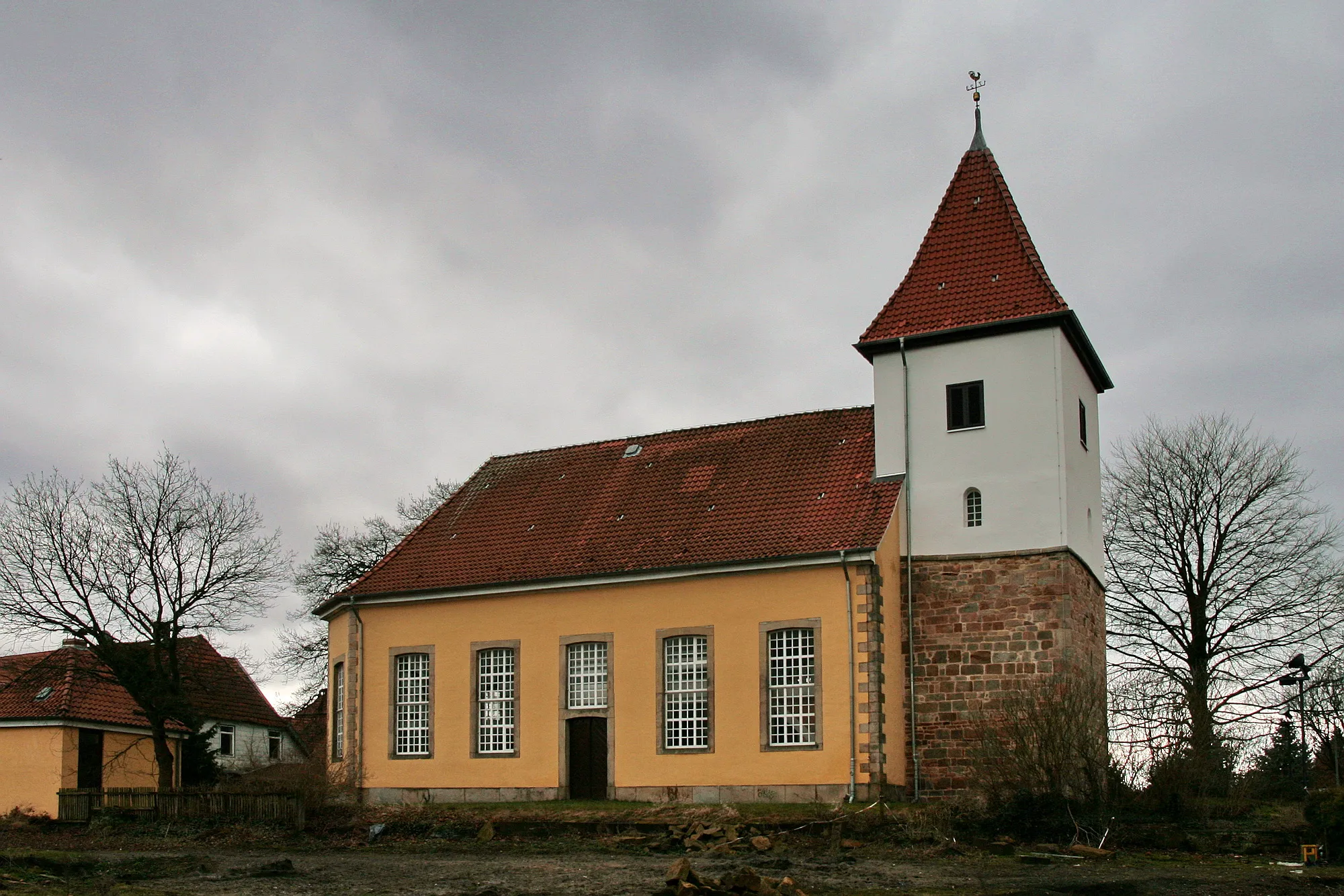 Photo showing: Dreifaltigkeitskirche in Kirchwehren, Seelze, Niedersachsen, Deutschland