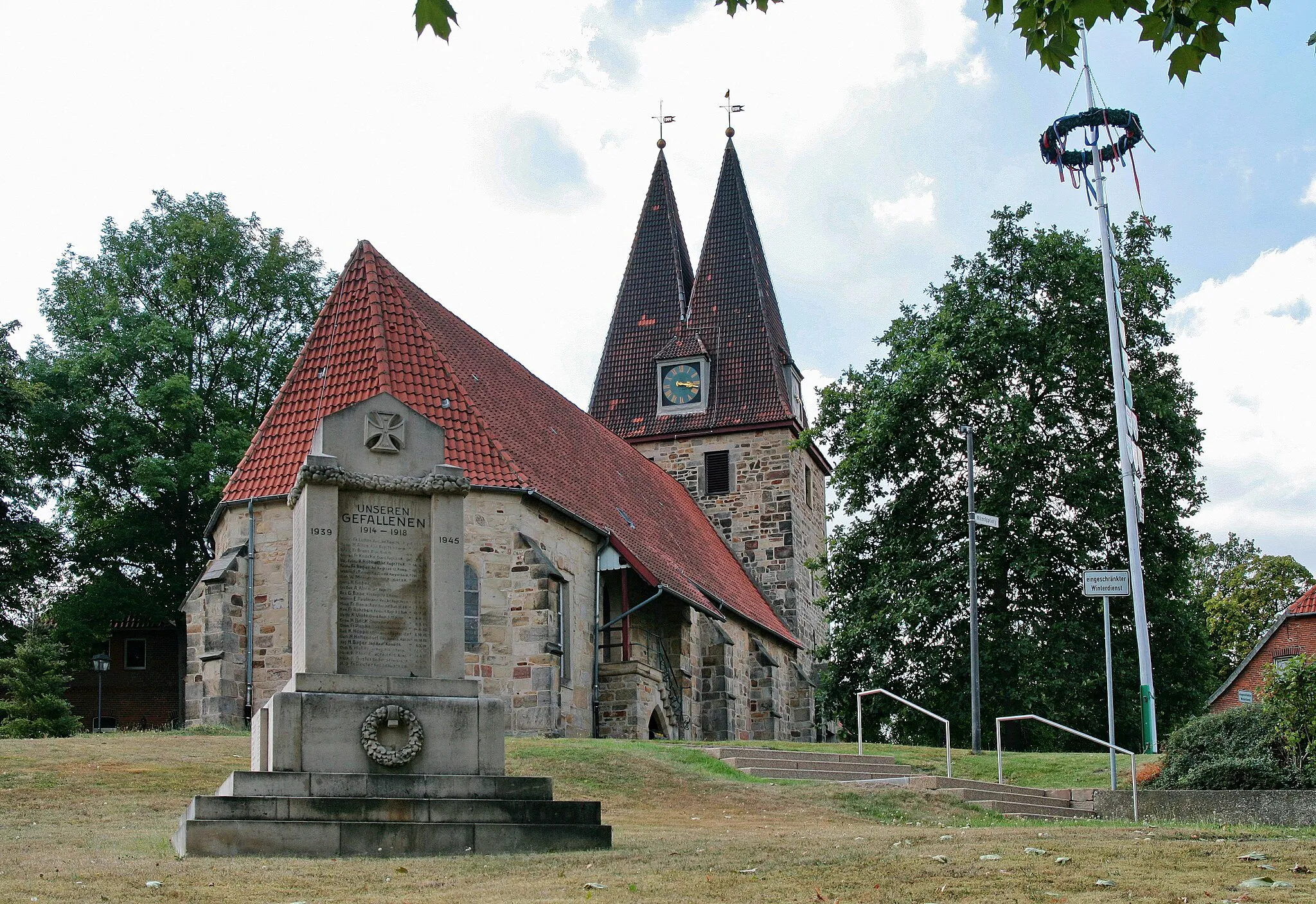 Photo showing: In Deutschland, Niedersachsen:

St. Thomaskirche in Hohenbostel (Barsinghausen)